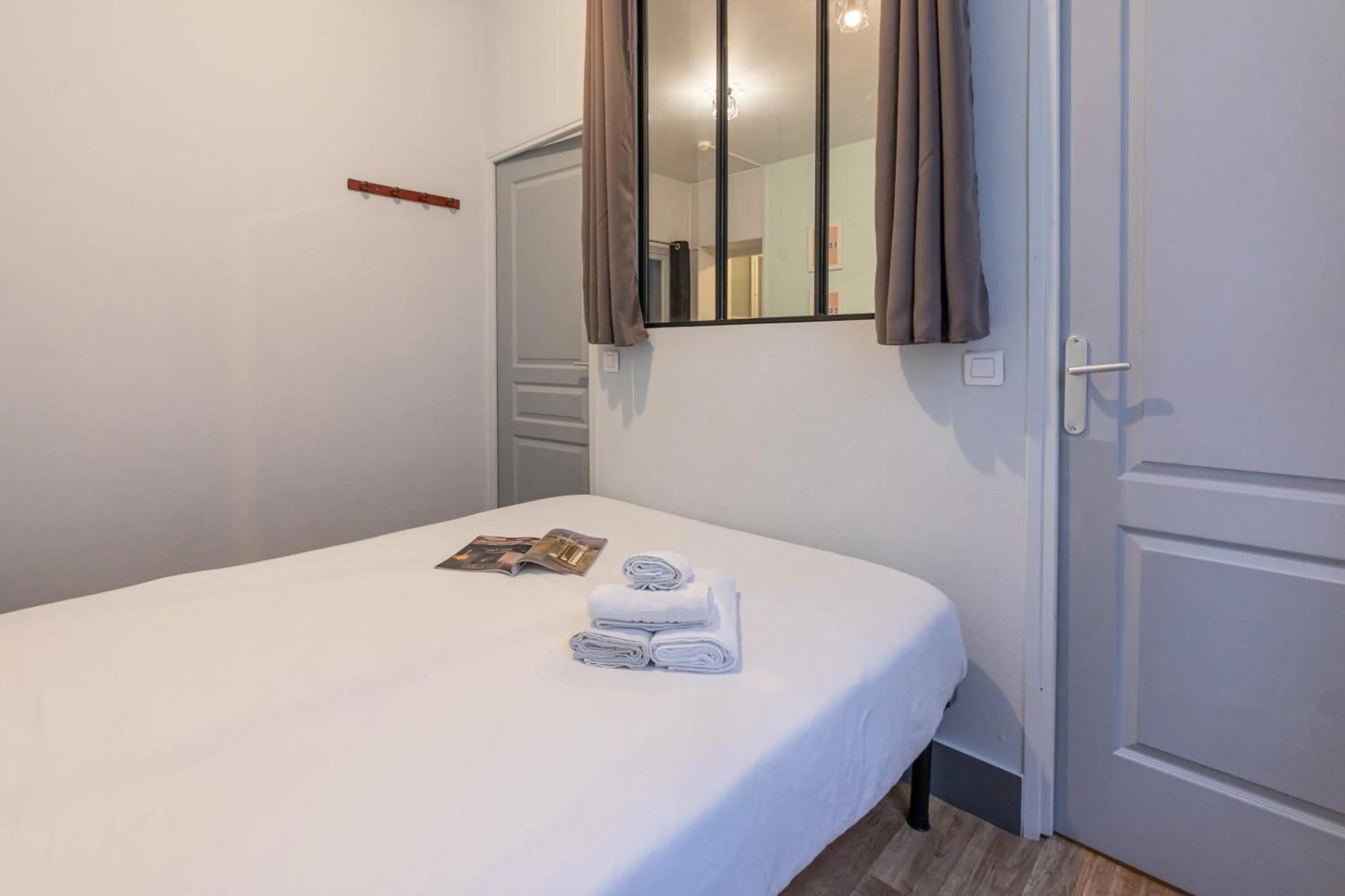 Photo of the whole room, Bed in WS Hôtel de Ville - Musée Pompidou