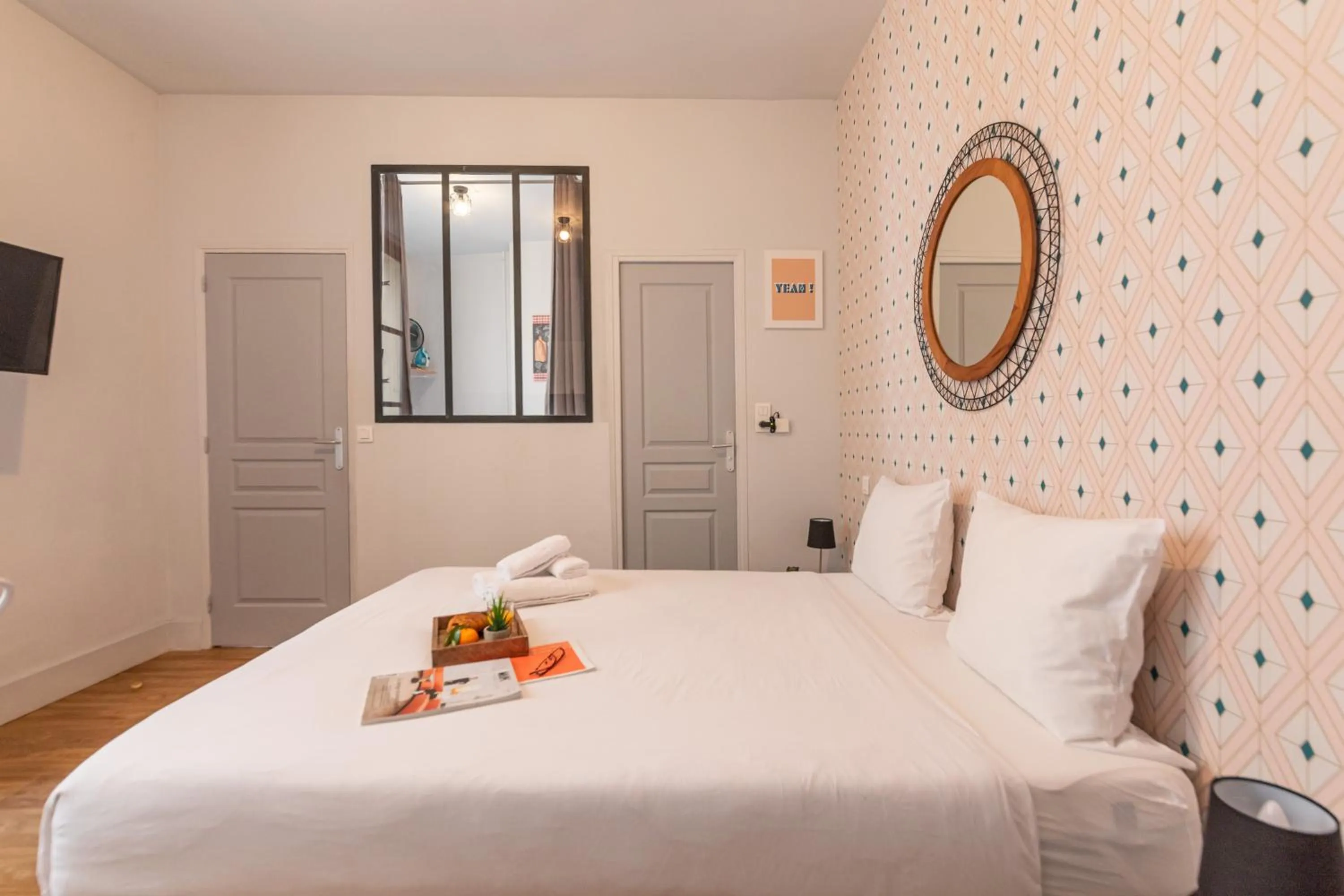 Photo of the whole room, Bed in WS Hôtel de Ville - Musée Pompidou