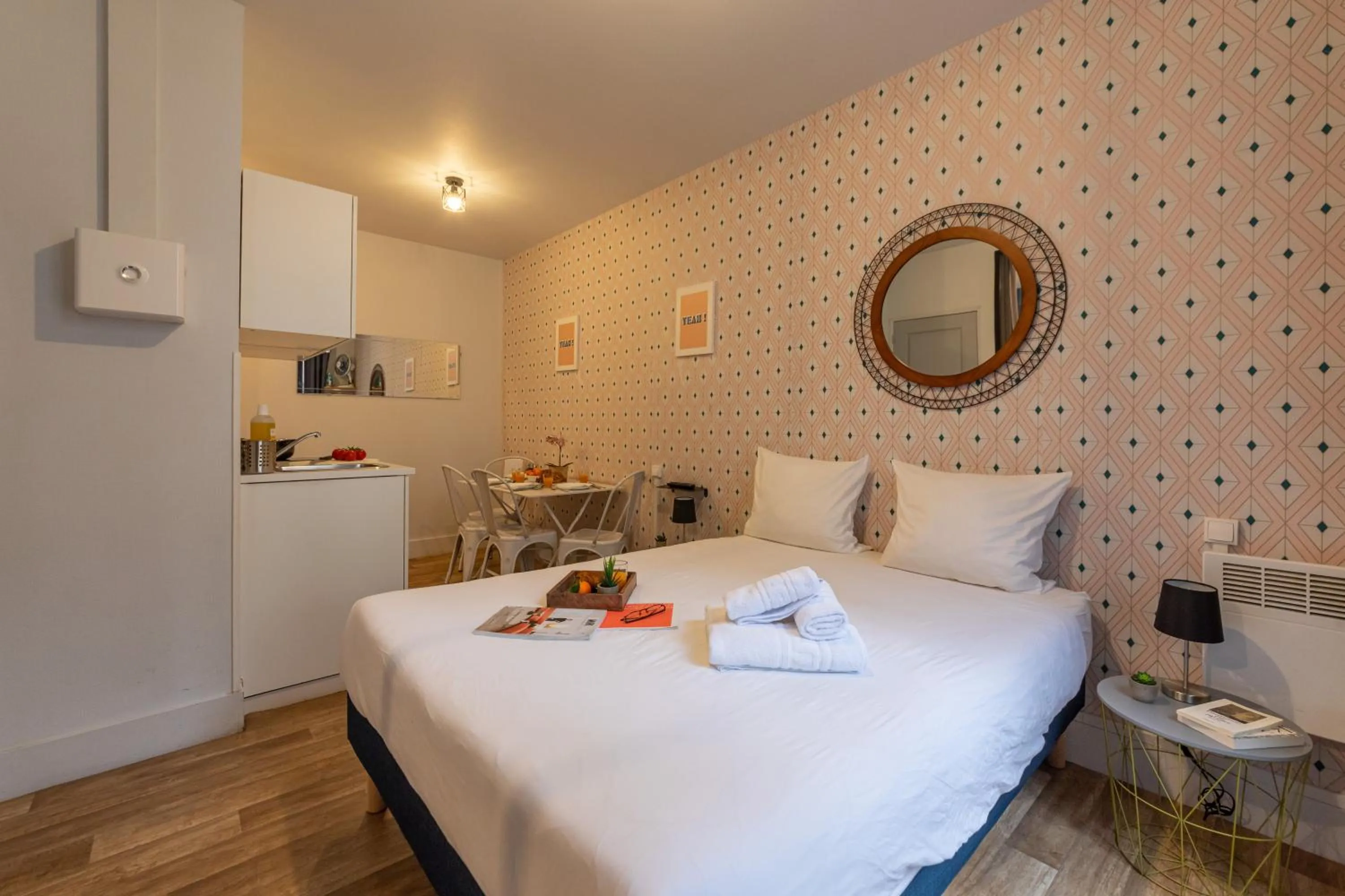 Photo of the whole room, Bed in WS Hôtel de Ville - Musée Pompidou