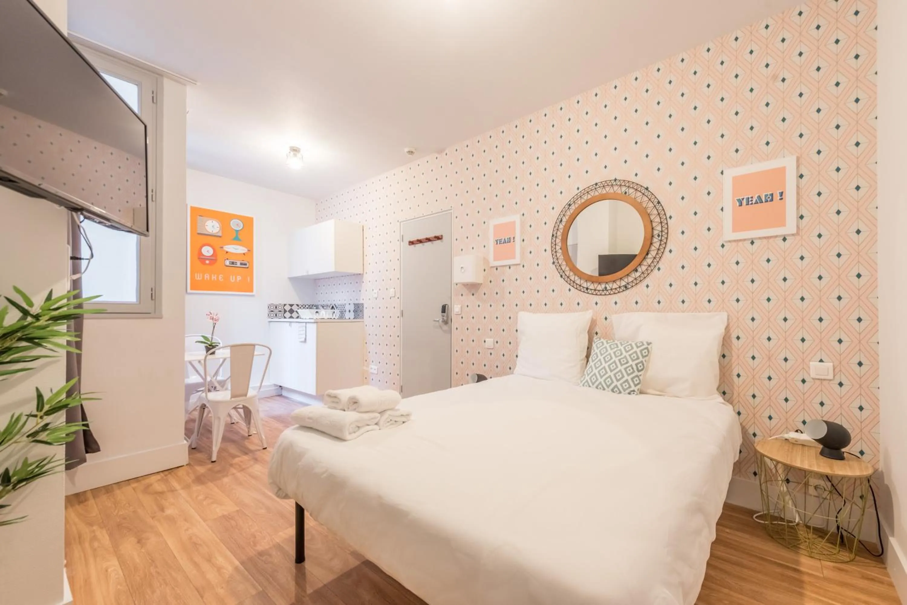 Bedroom, Bed in WS Hôtel de Ville - Musée Pompidou