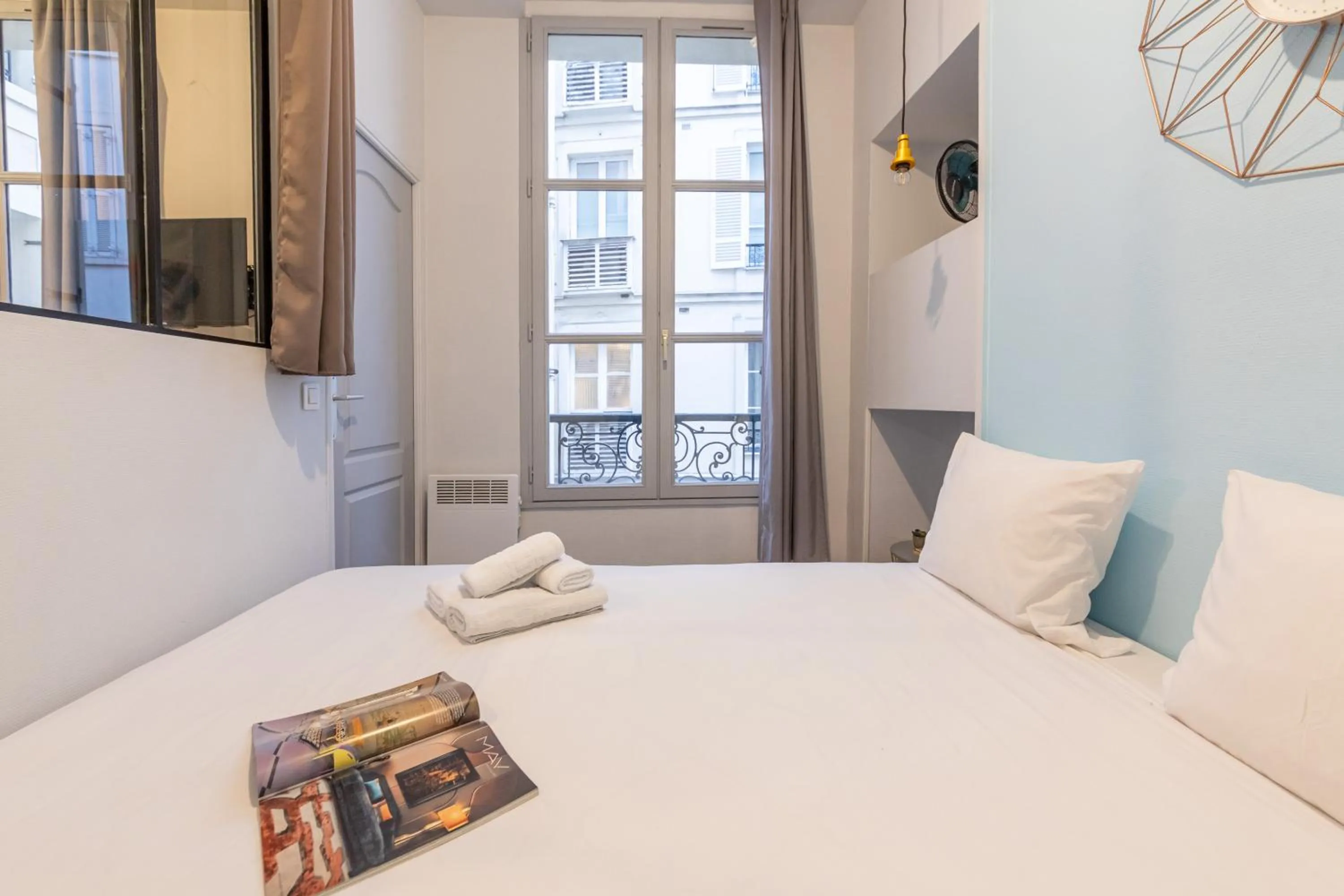 Photo of the whole room, Bed in WS Hôtel de Ville - Musée Pompidou