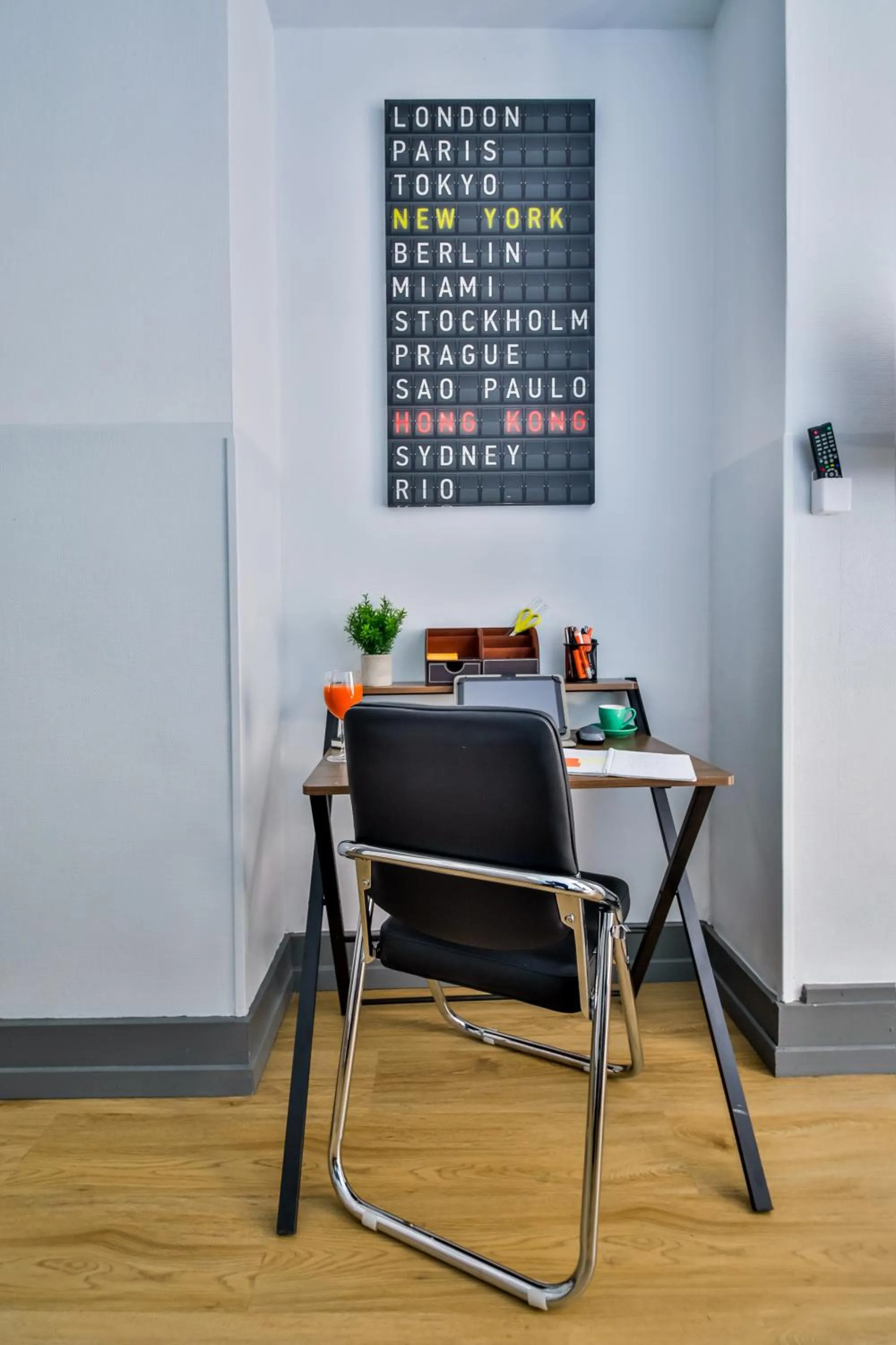 Seating area in WS Hôtel de Ville - Musée Pompidou