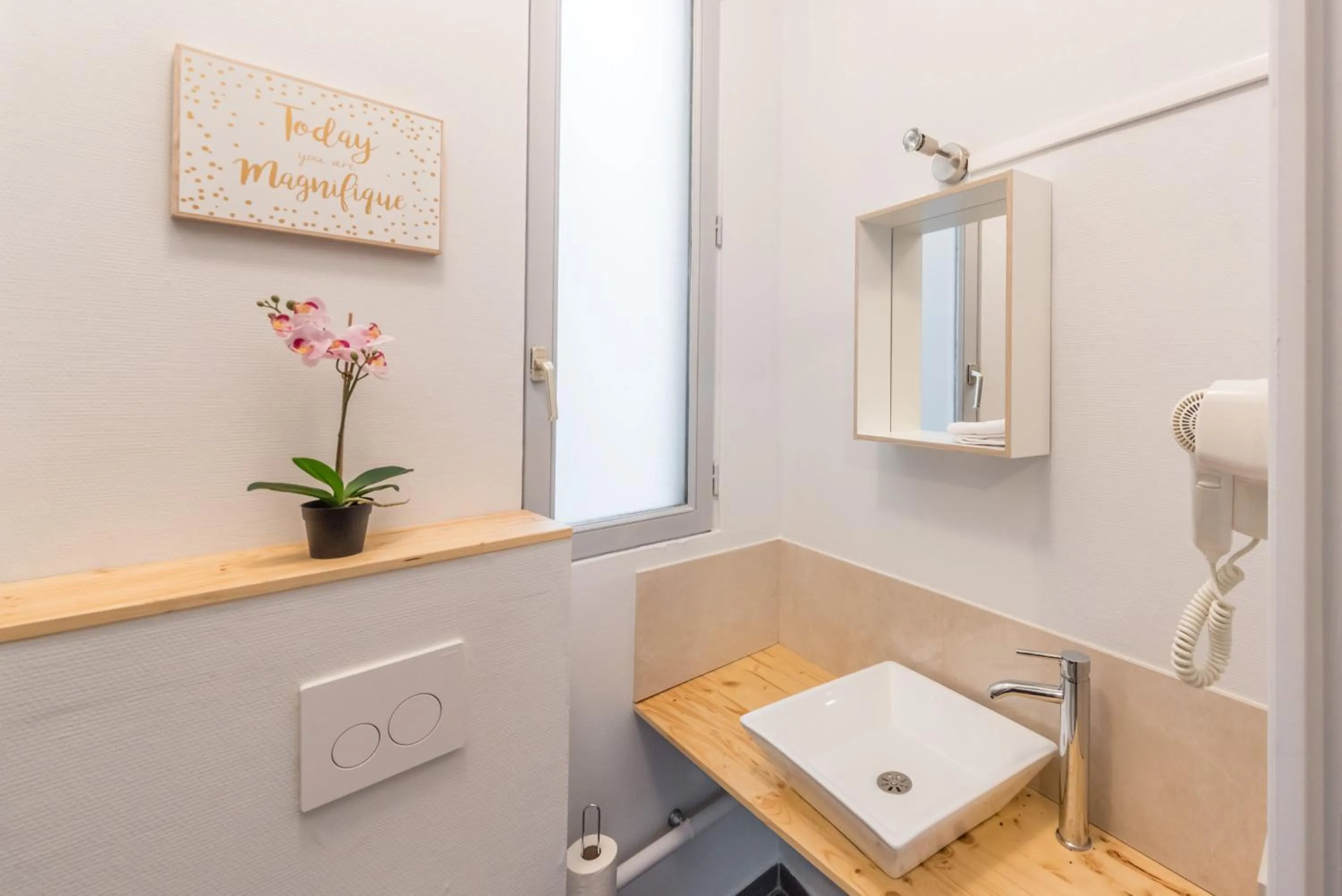 Bathroom in WS Hôtel de Ville - Musée Pompidou