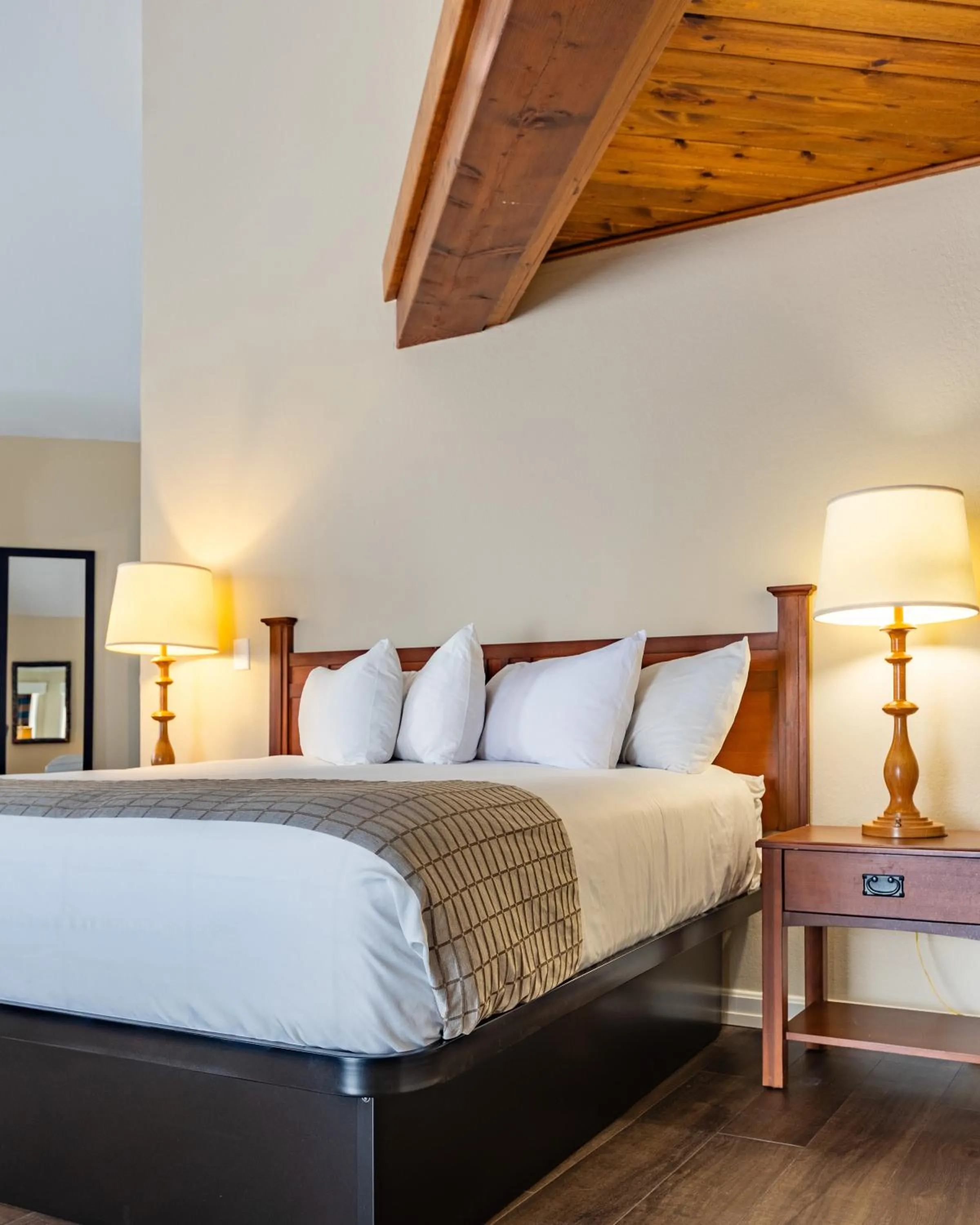 Bed in Wolfeboro Inn