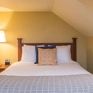 Bedroom, Bed in Wolfeboro Inn
