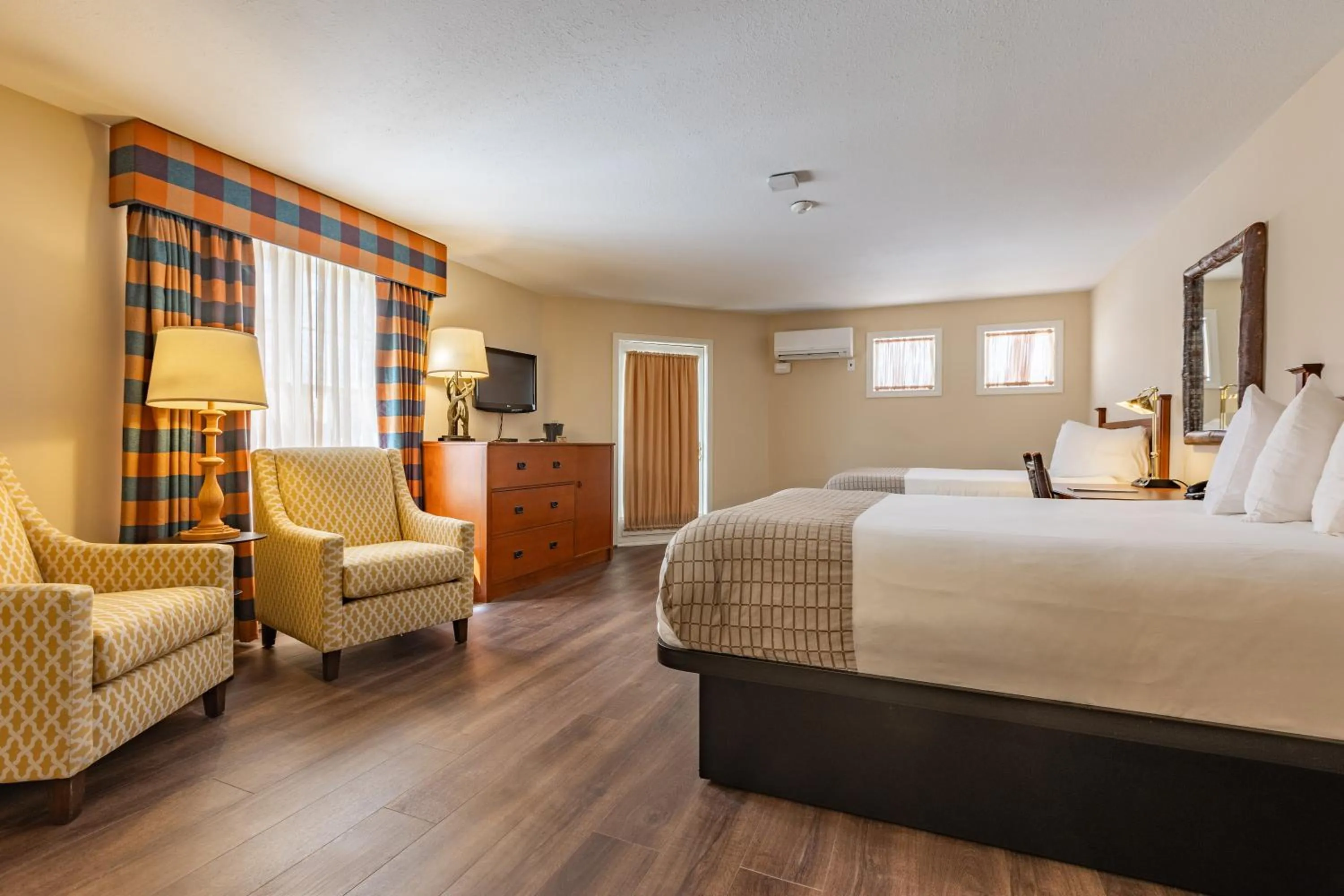 Bedroom, Bed in Wolfeboro Inn