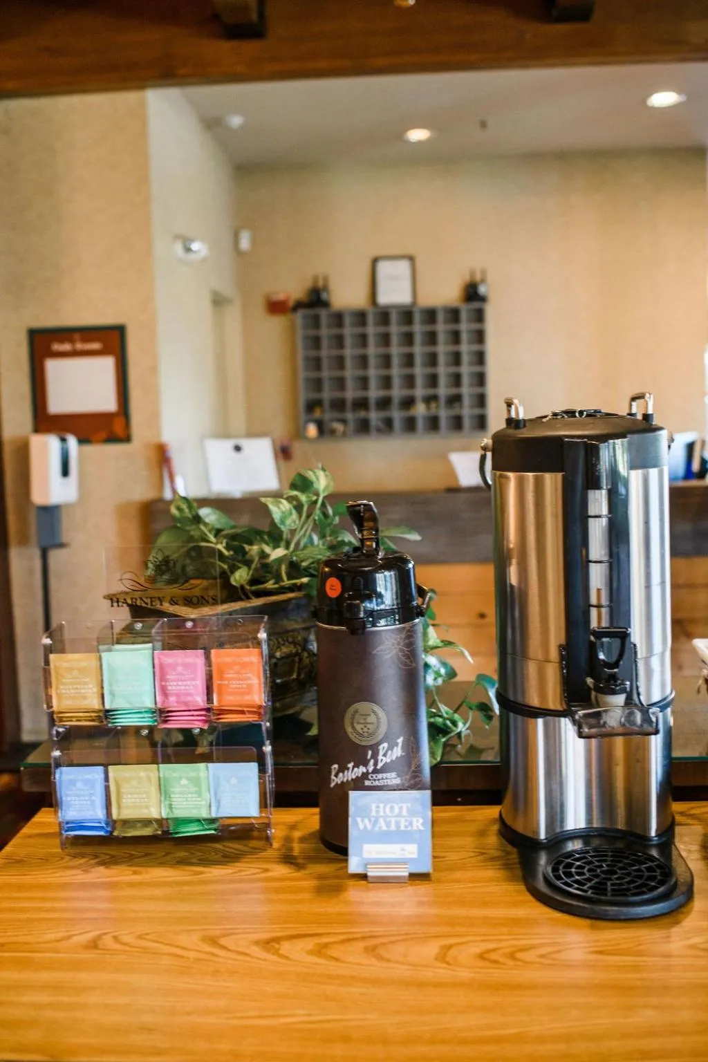 Coffee/tea facilities in Wolfeboro Inn