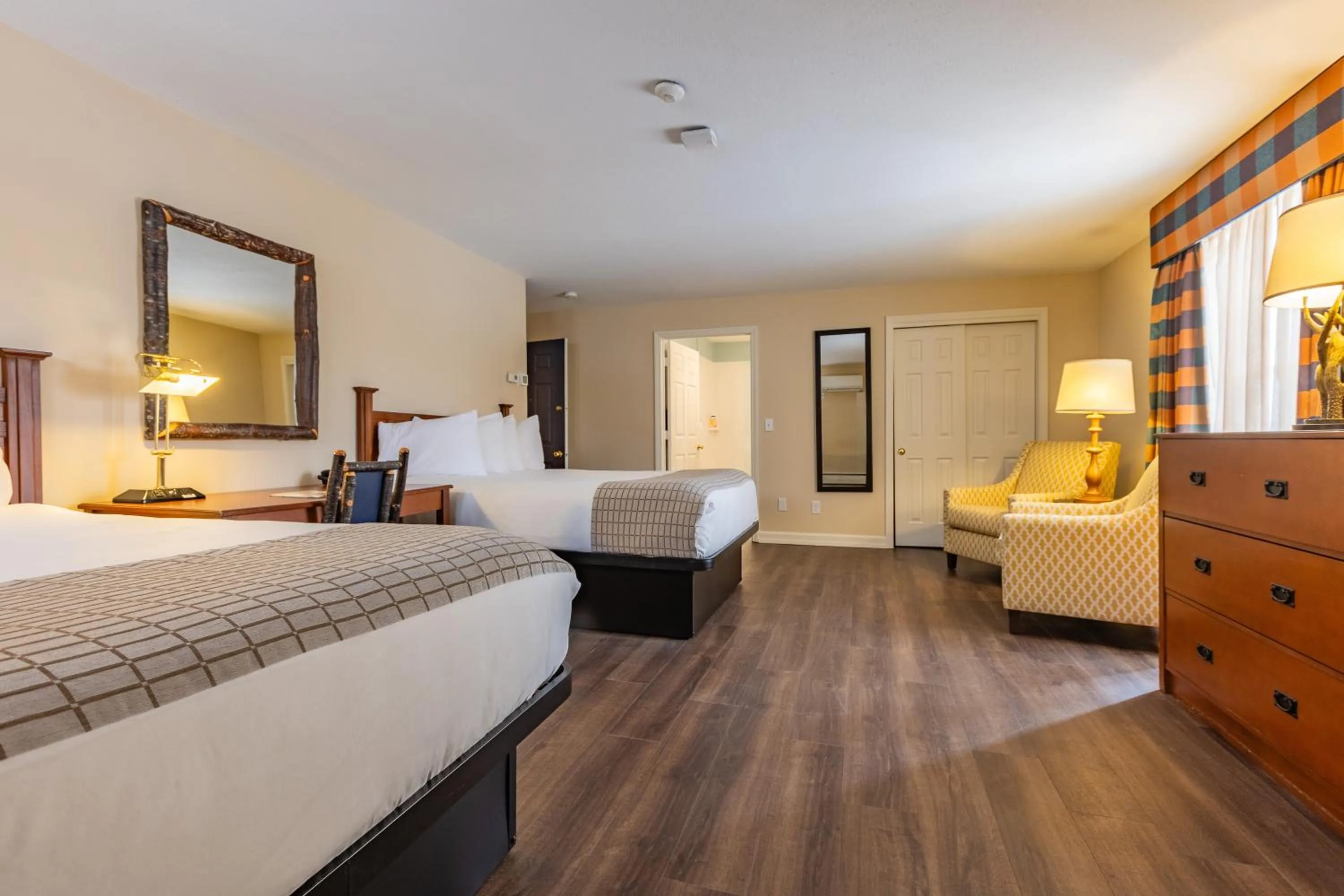 Bedroom, Bed in Wolfeboro Inn