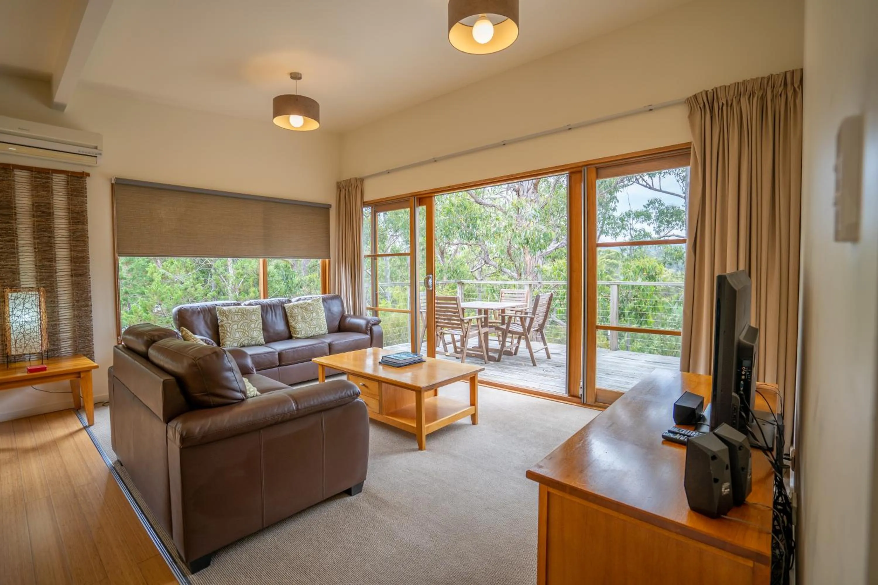 TV and multimedia in Stewarts Bay Lodge