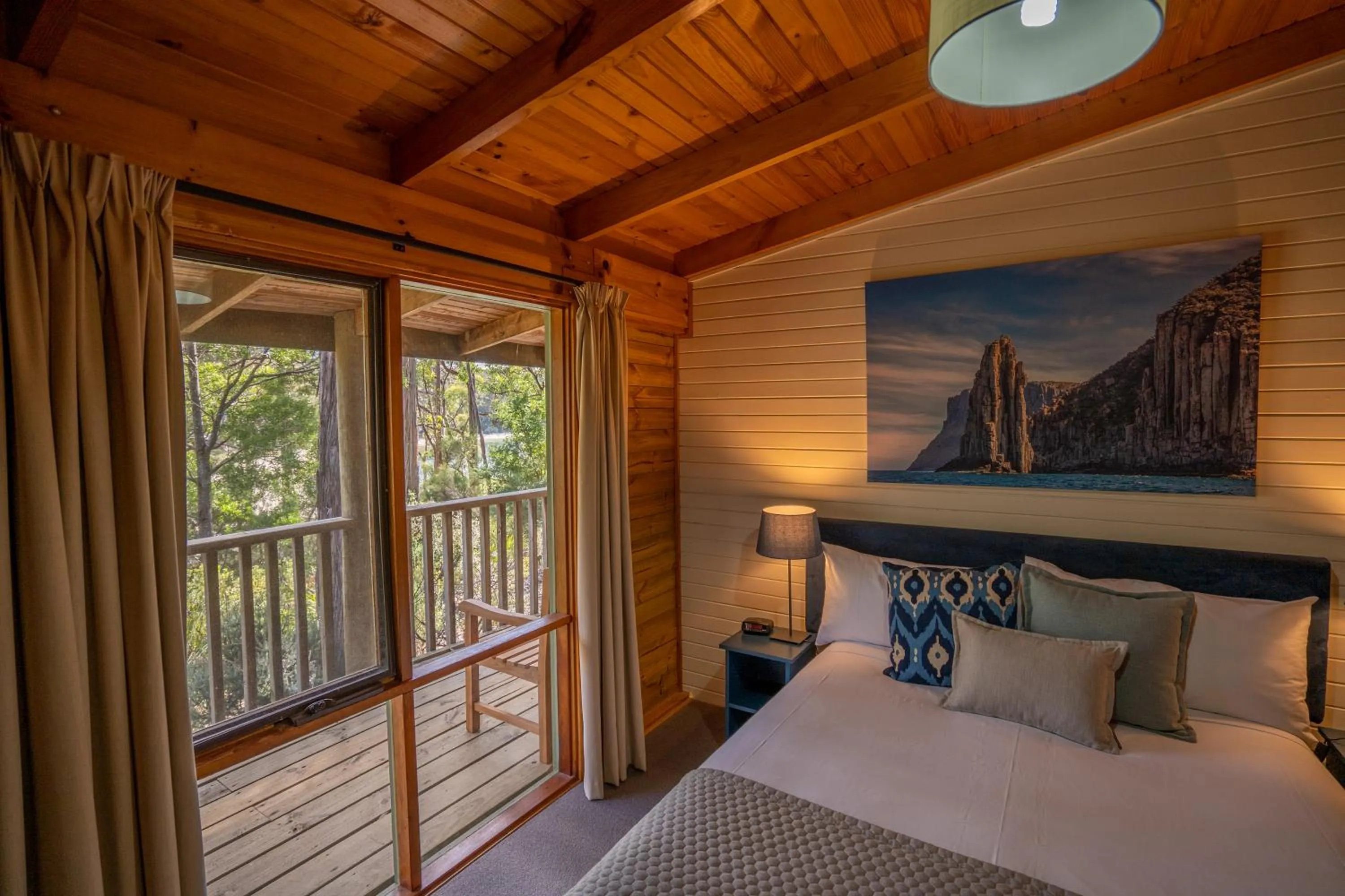 Bed in Stewarts Bay Lodge