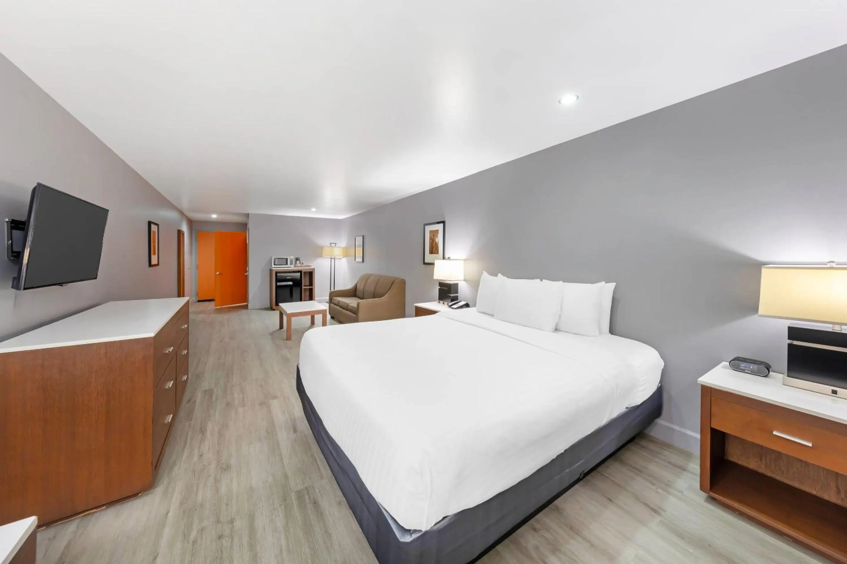 Bedroom in BLVD Hotel and Studios Universal-Hollywood, an Ascend Collection Hotel
