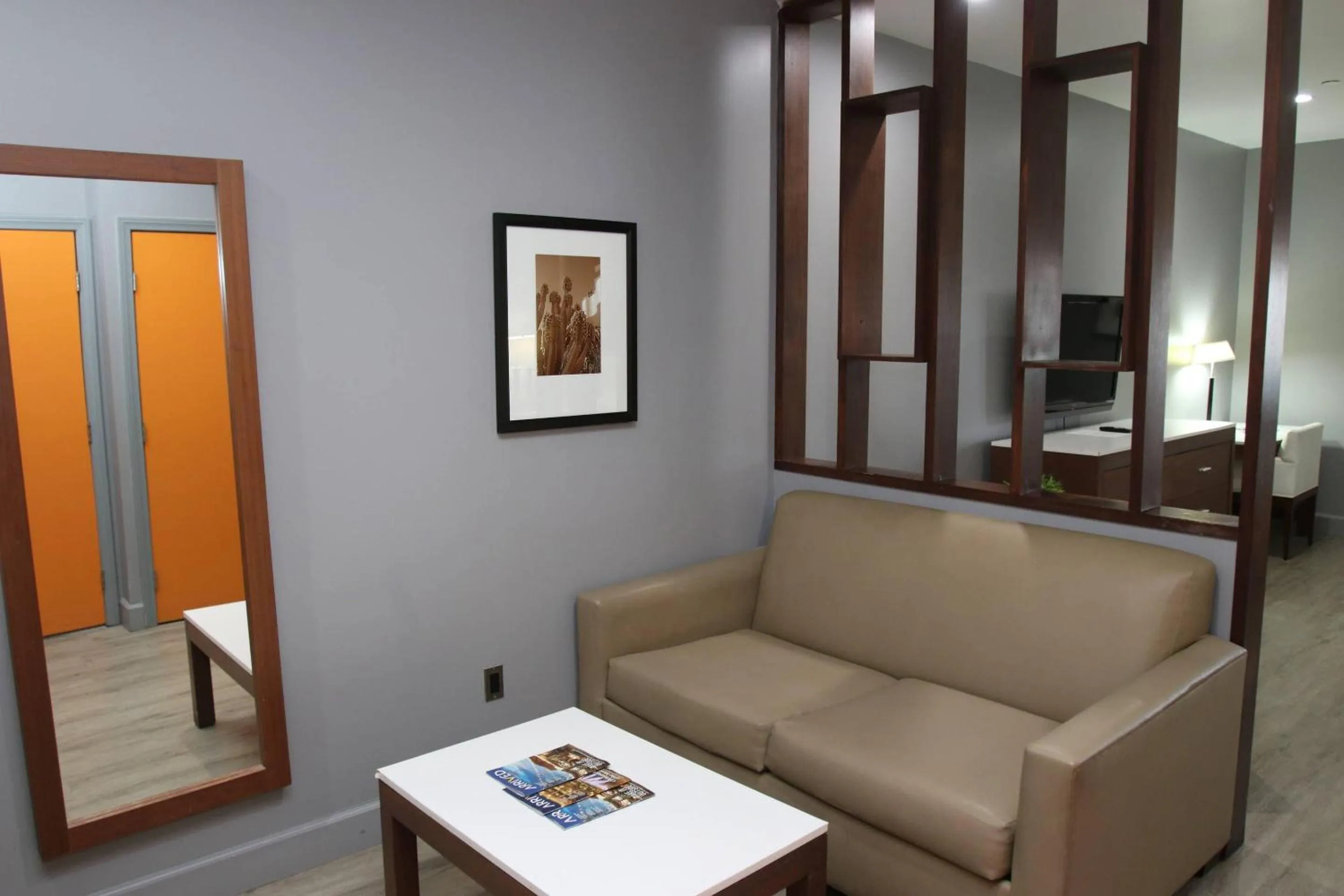 Bedroom in BLVD Hotel and Studios Universal-Hollywood, an Ascend Collection Hotel