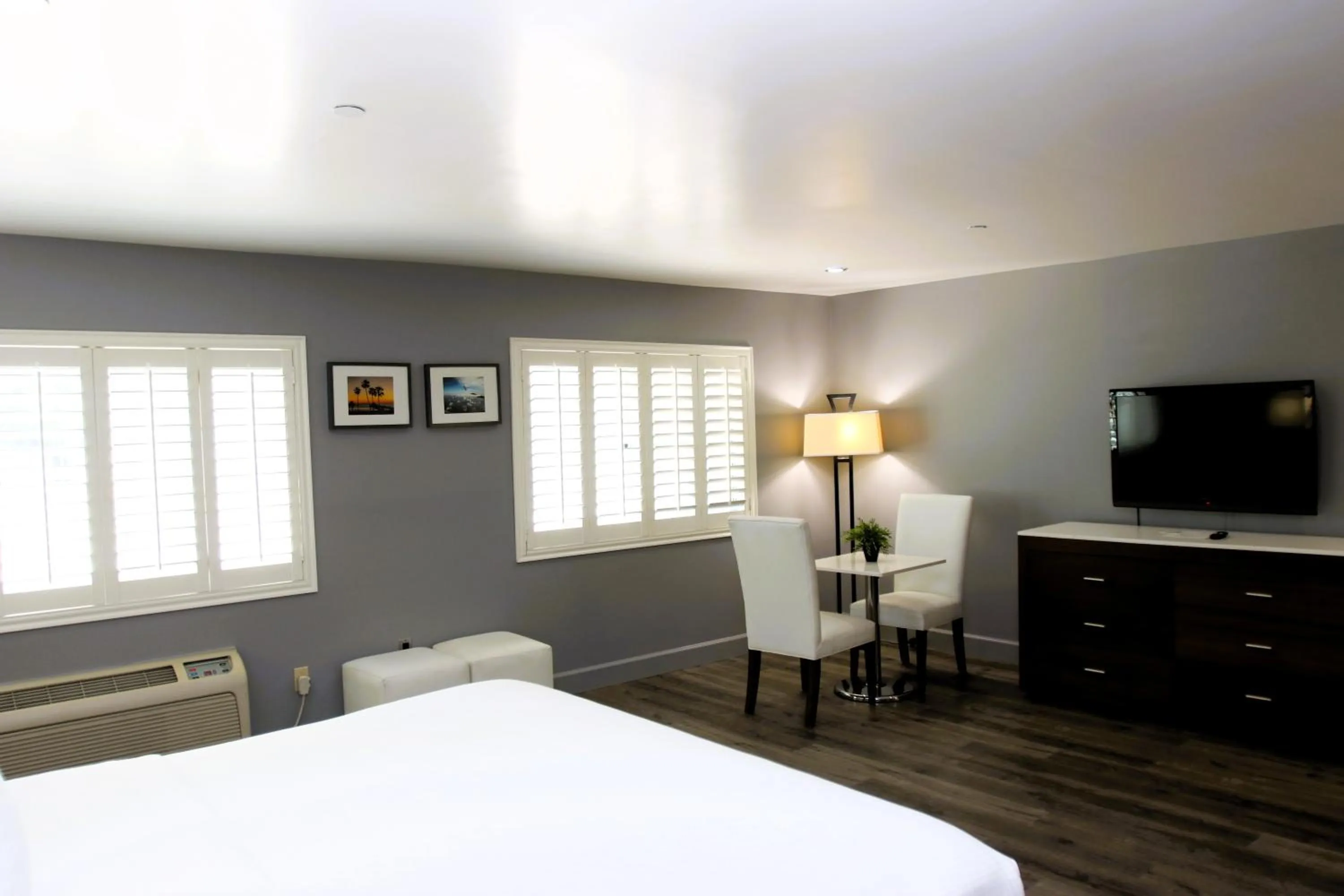 Photo of the whole room in BLVD Hotel and Studios Universal-Hollywood, an Ascend Collection Hotel