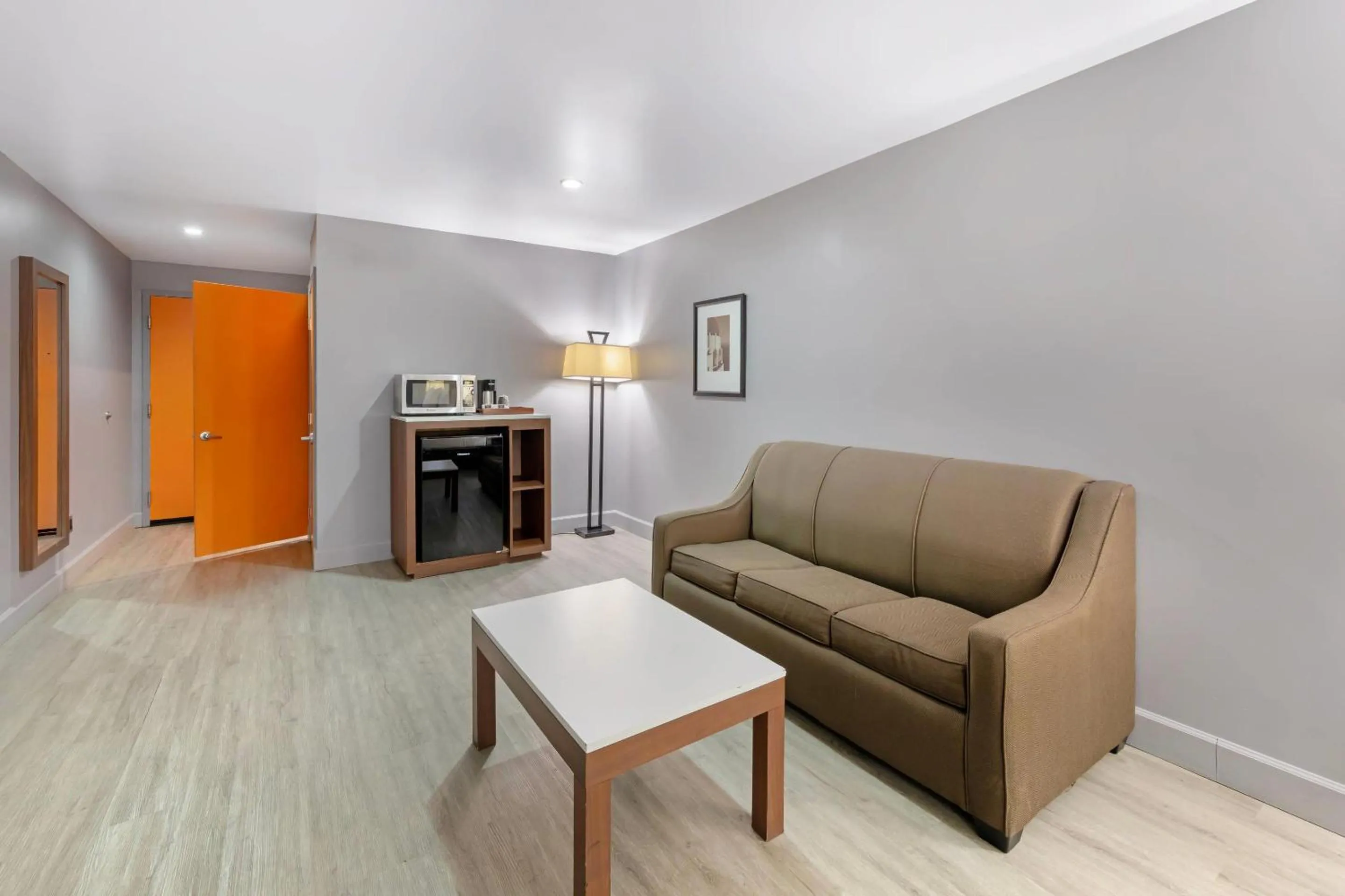 Bedroom in BLVD Hotel and Studios Universal-Hollywood, an Ascend Collection Hotel