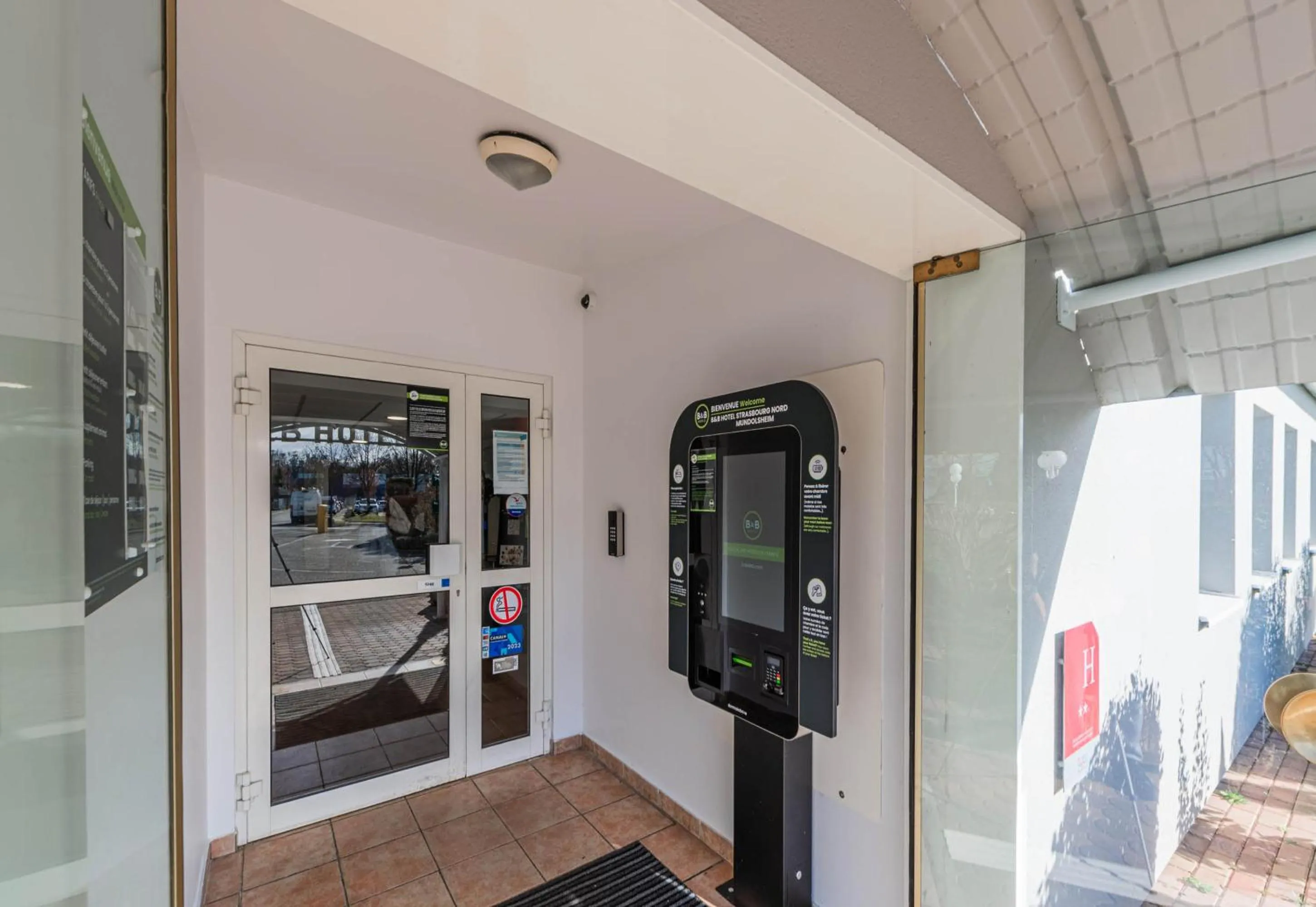Facade/entrance in B&B HOTEL Strasbourg Nord Mundolsheim