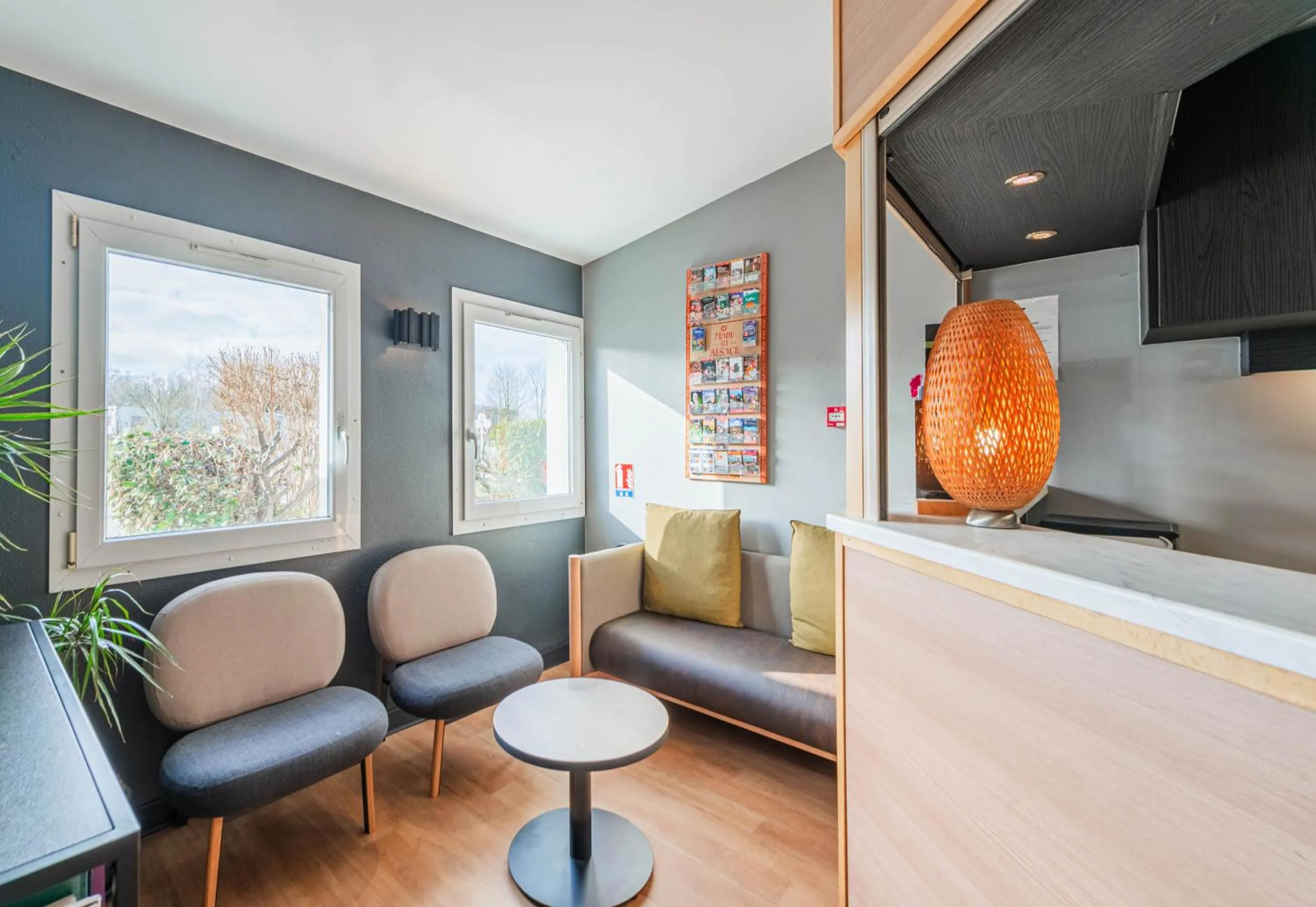 Seating area in B&B HOTEL Strasbourg Nord Mundolsheim