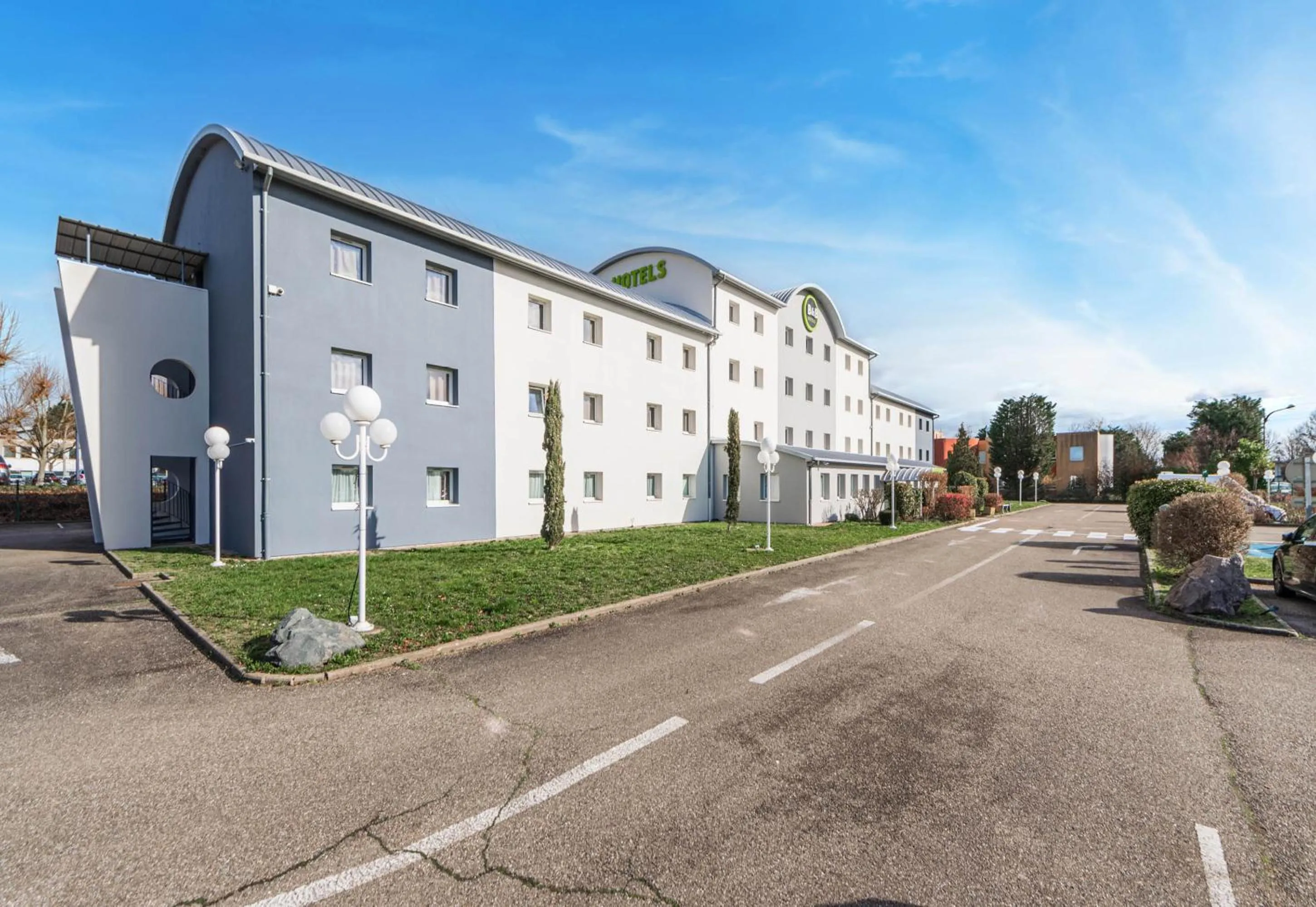 Facade/entrance in B&B HOTEL Strasbourg Nord Mundolsheim