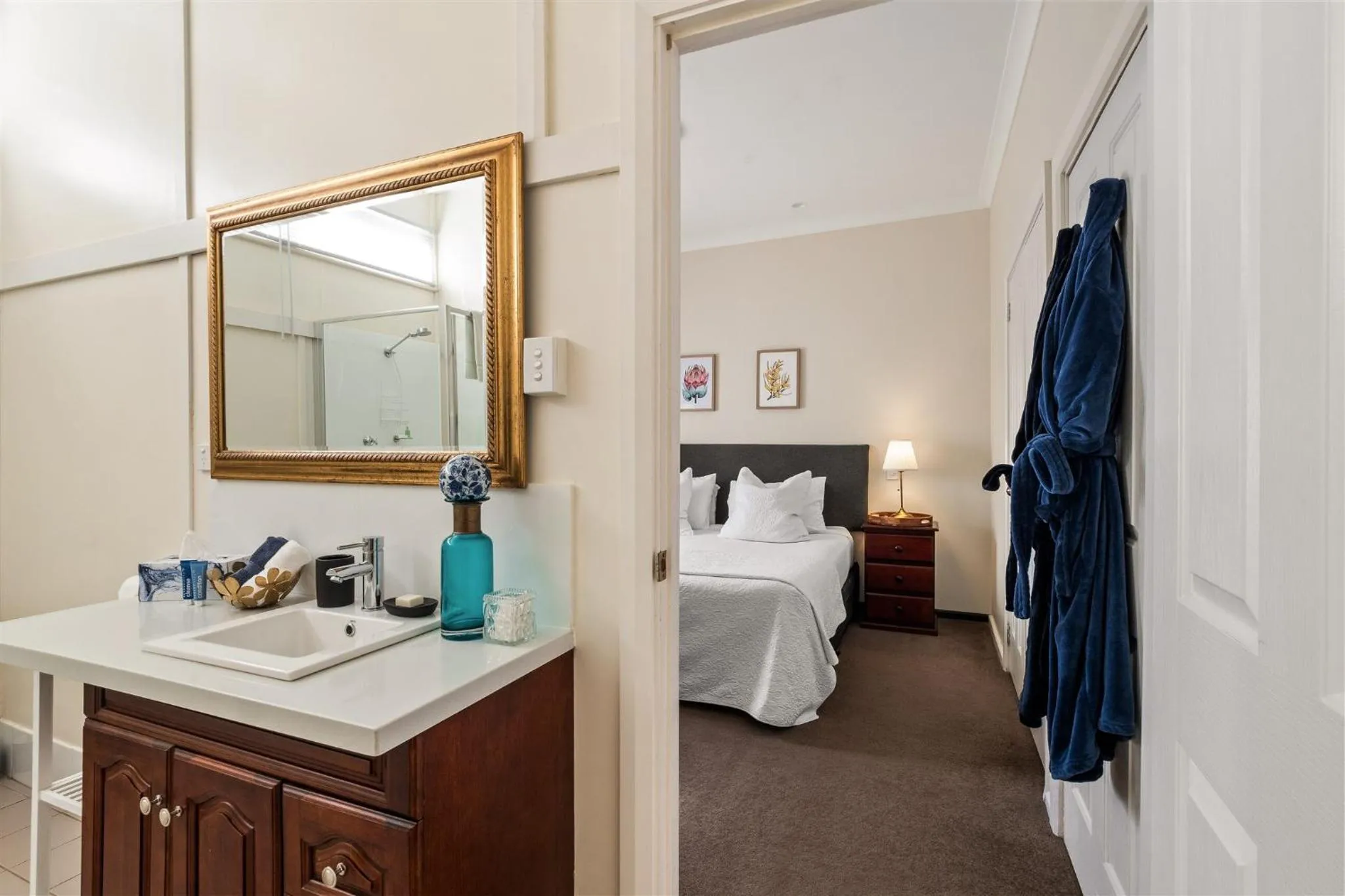 Bathroom, Bed in Margaret River Guest House