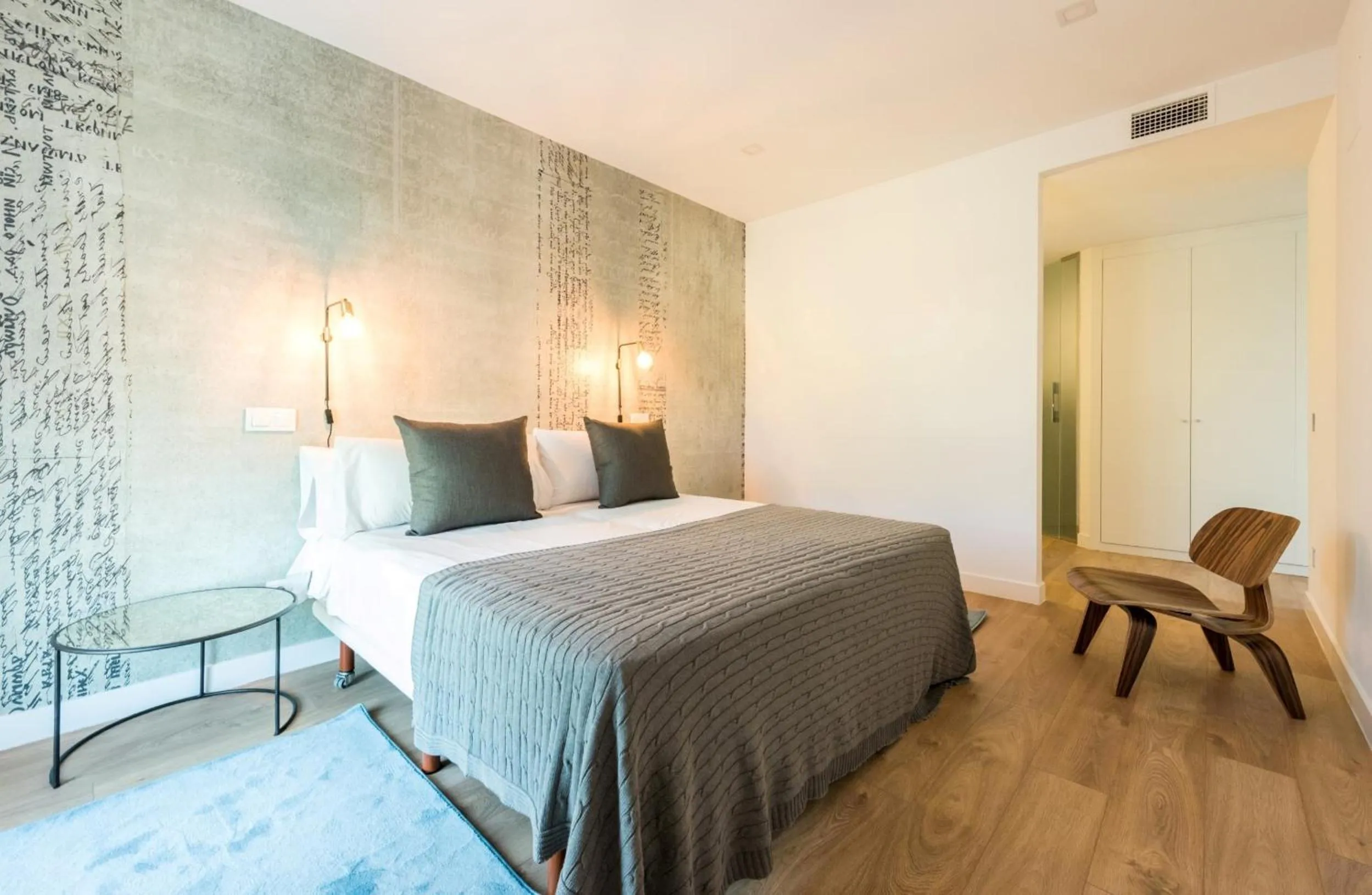 Bed in Plaza de España Skyline