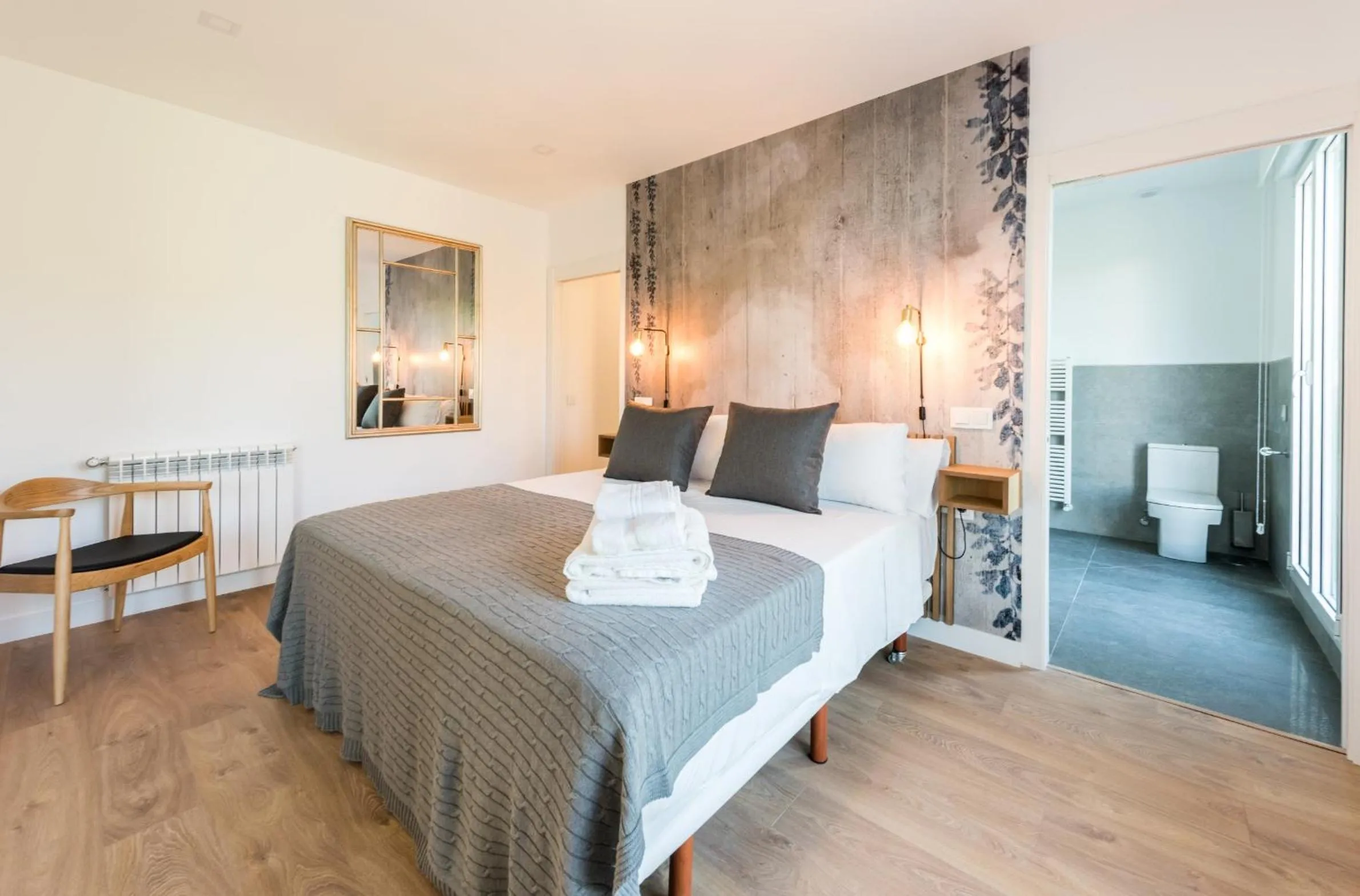 Bed in Plaza de España Skyline