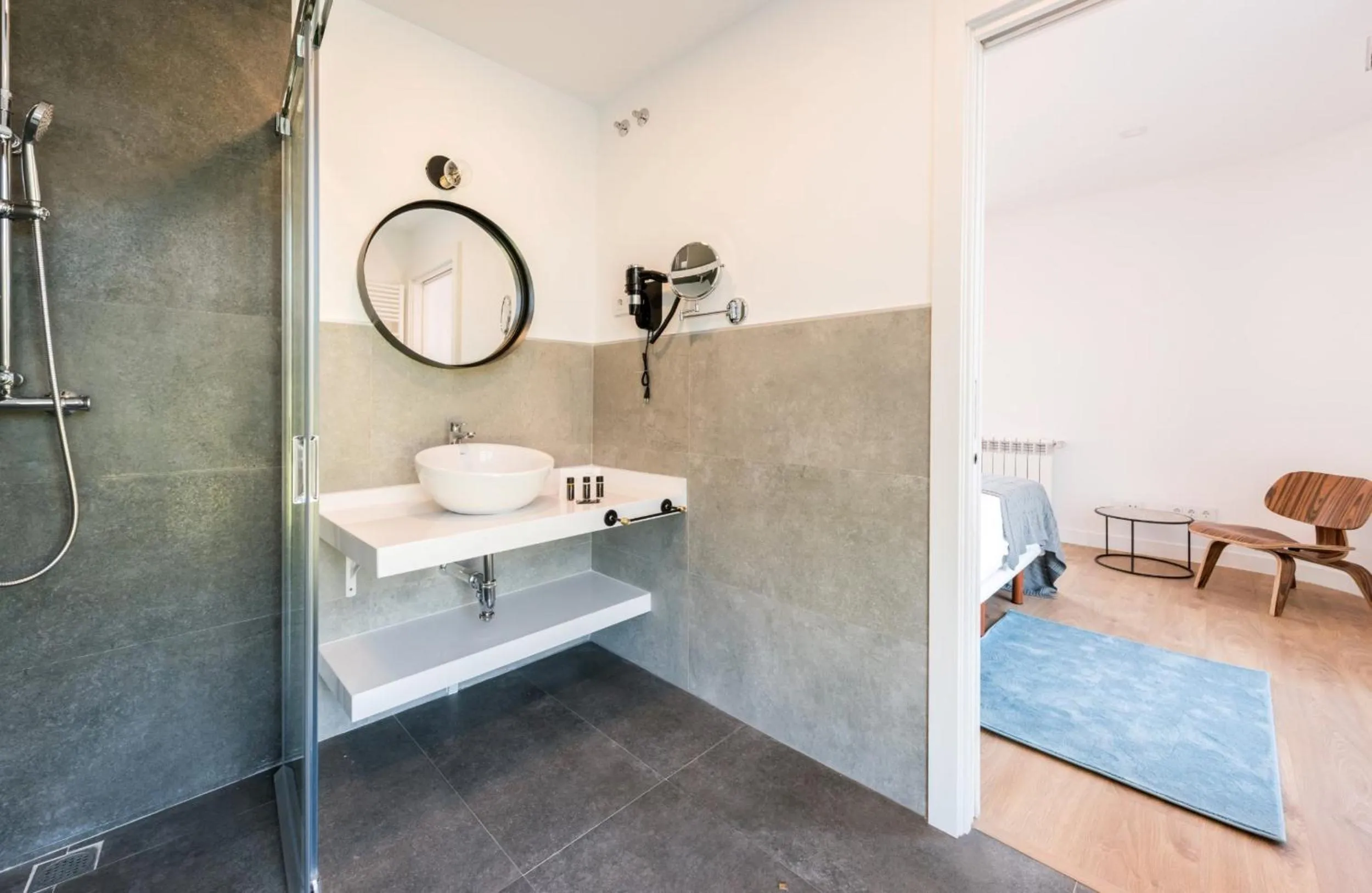 Bathroom in Plaza de España Skyline