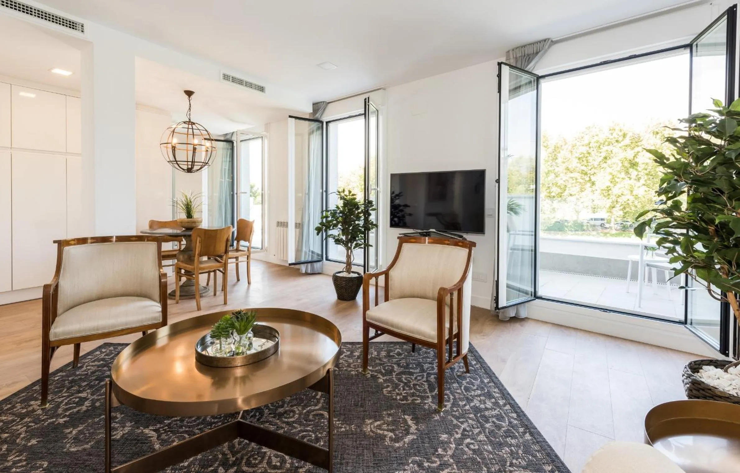 TV and multimedia in Plaza de España Skyline