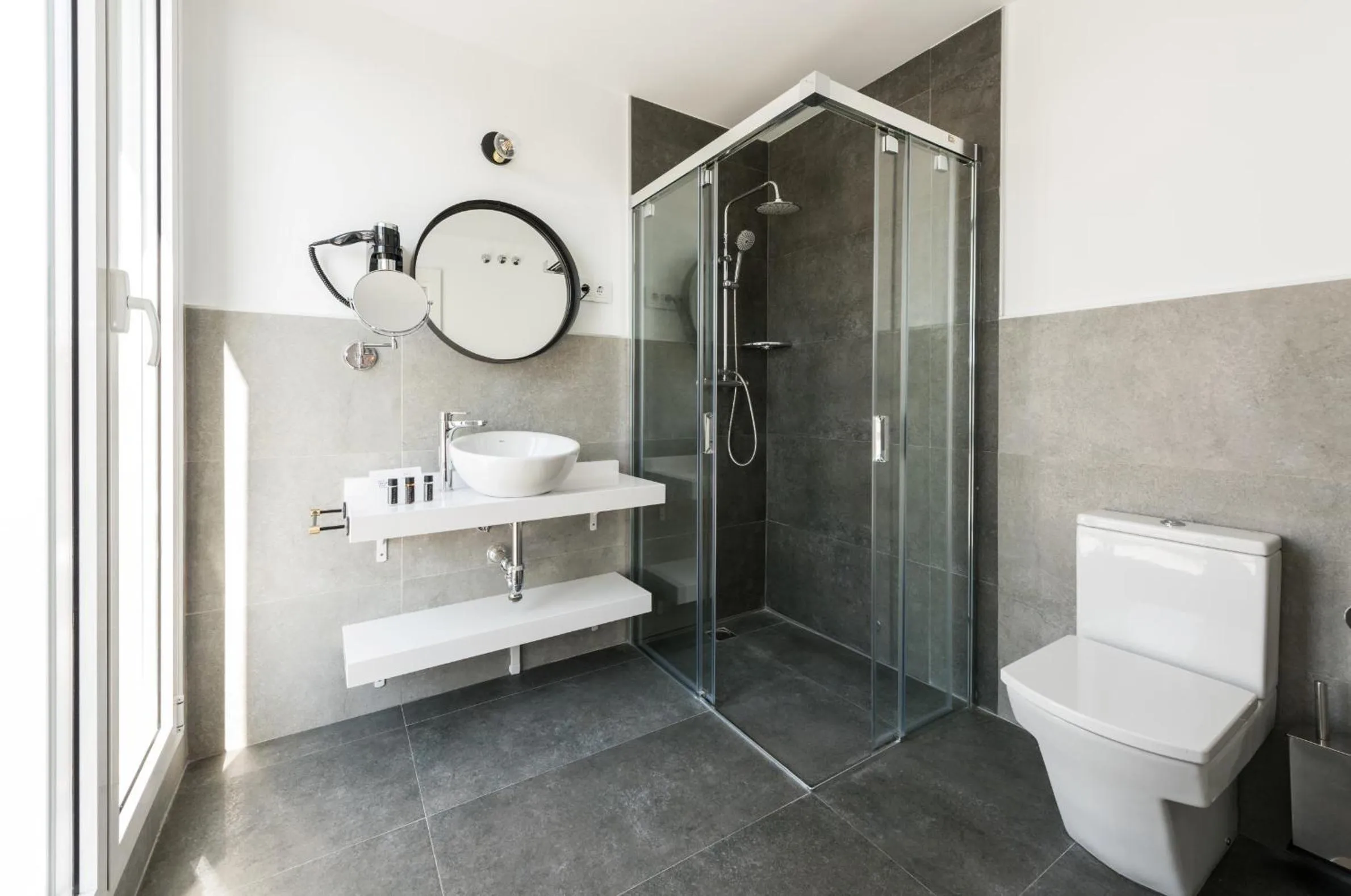 Shower in Plaza de España Skyline