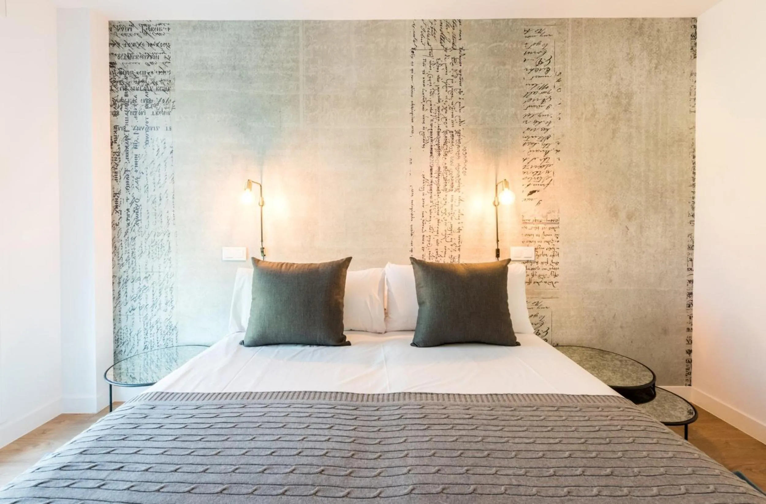 Bed in Plaza de España Skyline