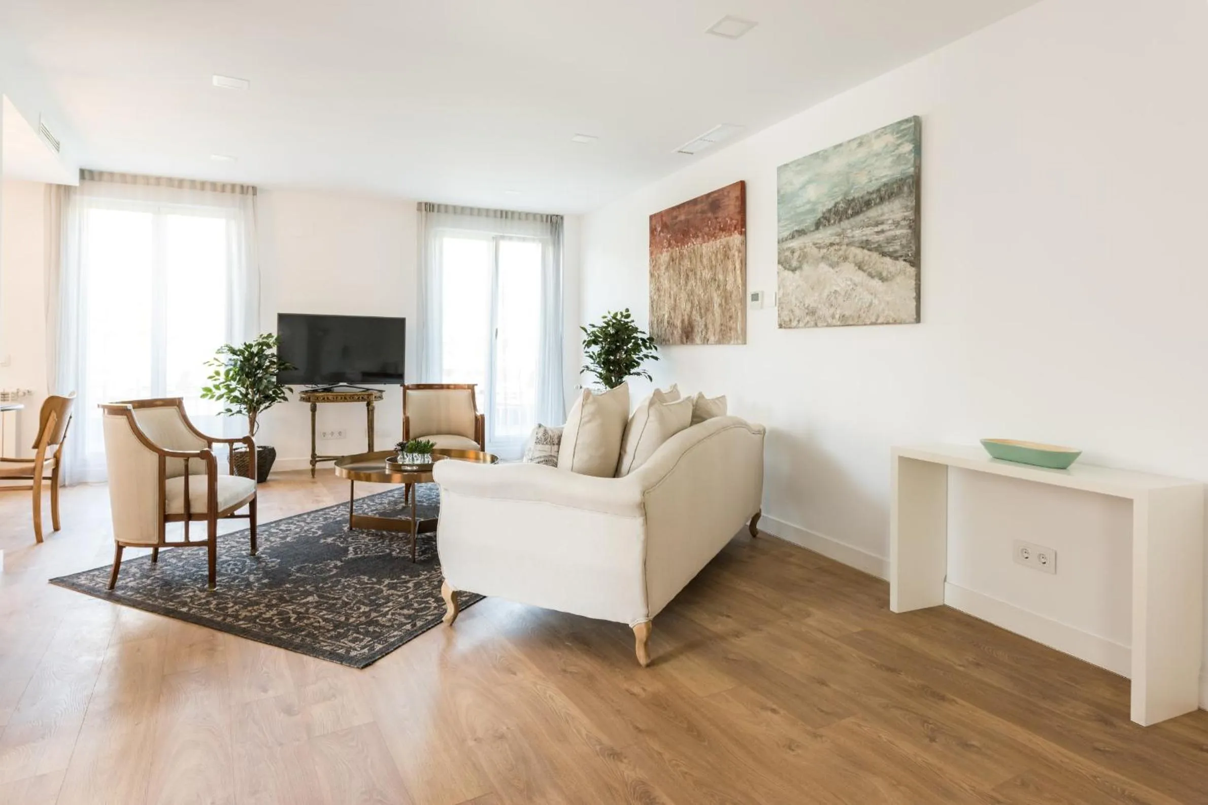 TV and multimedia in Plaza de España Skyline