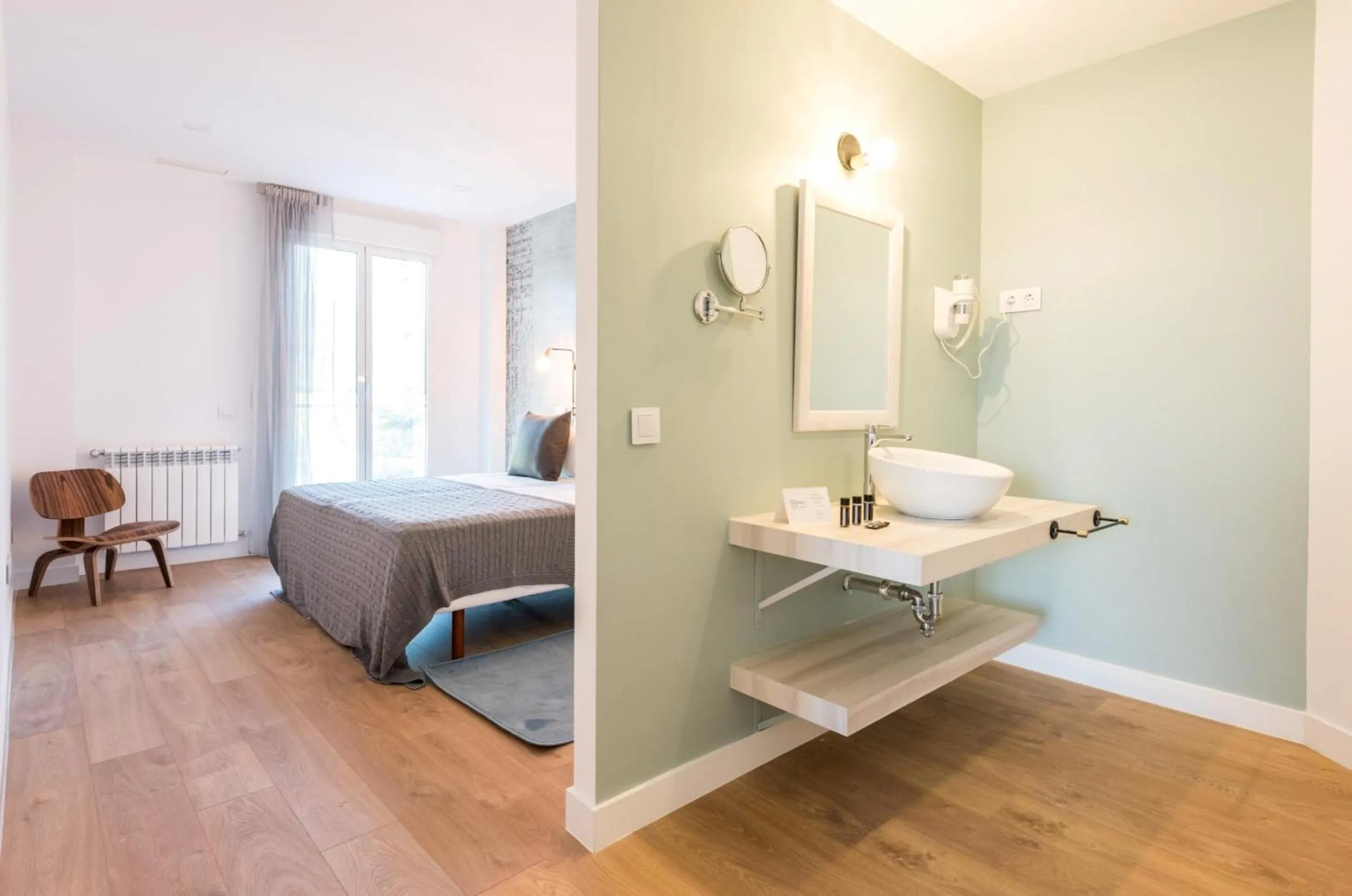 Bed in Plaza de España Skyline