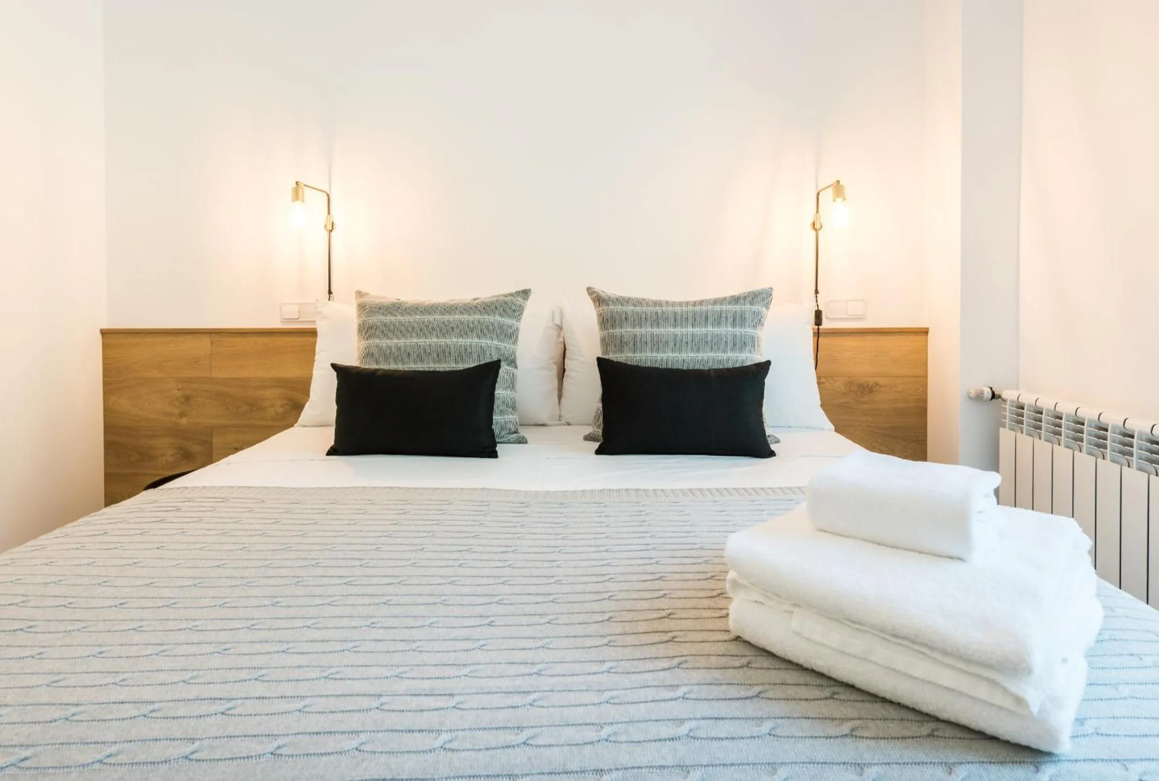 Bed in Plaza de España Skyline