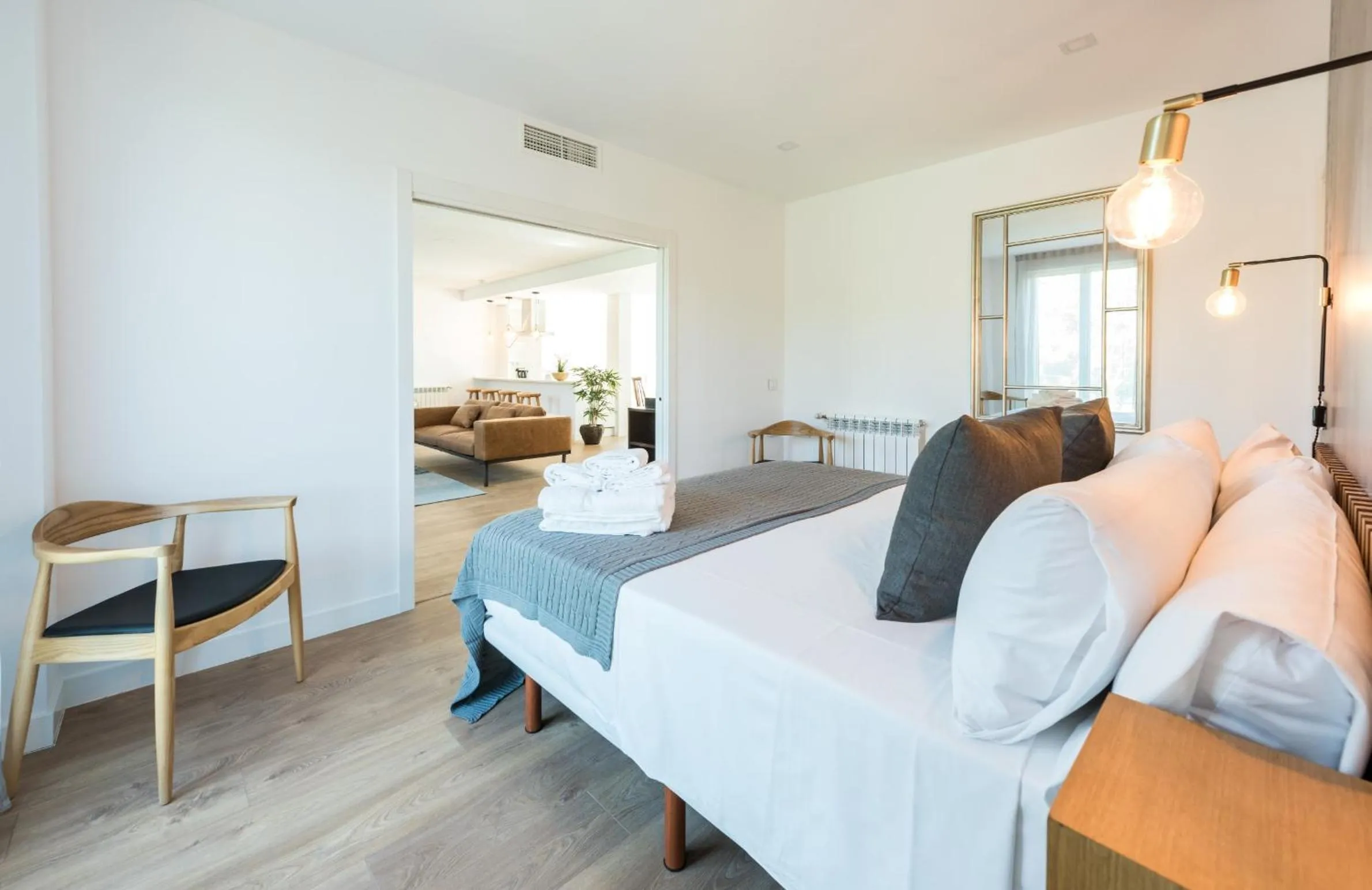 Bed in Plaza de España Skyline