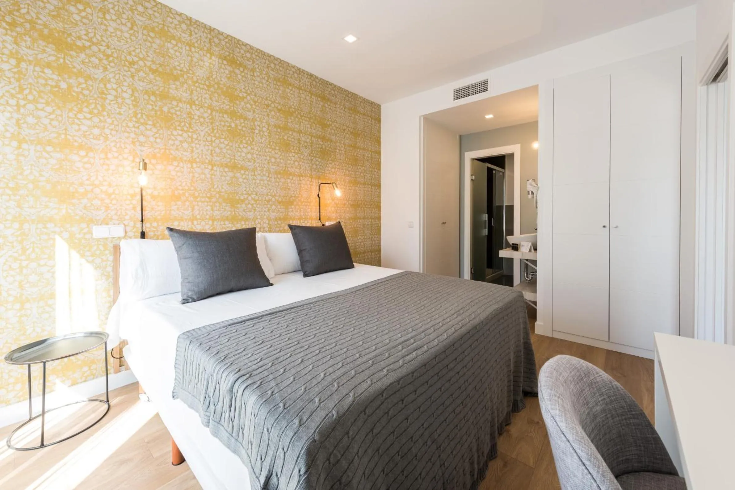 Bed in Plaza de España Skyline