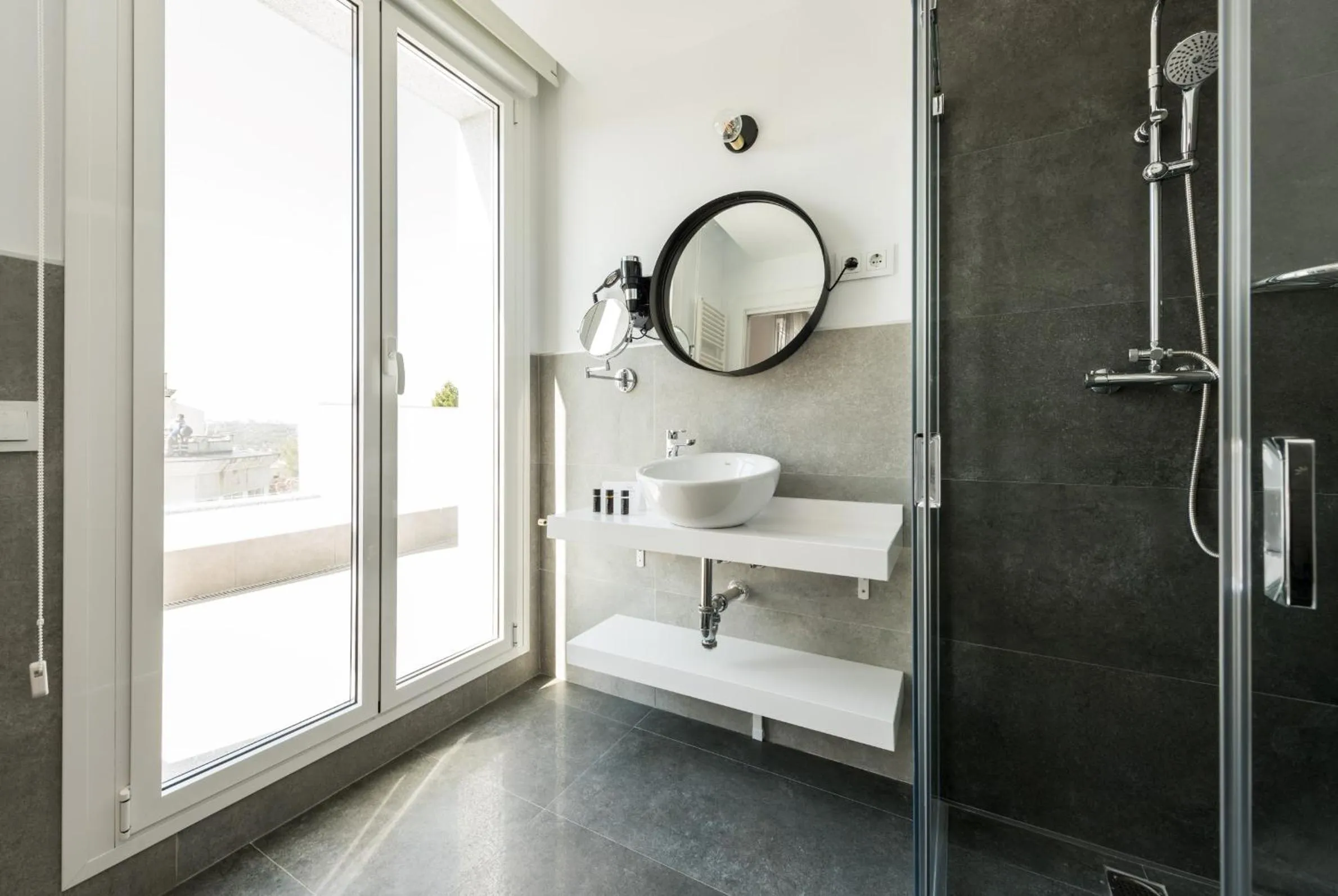 Shower in Plaza de España Skyline