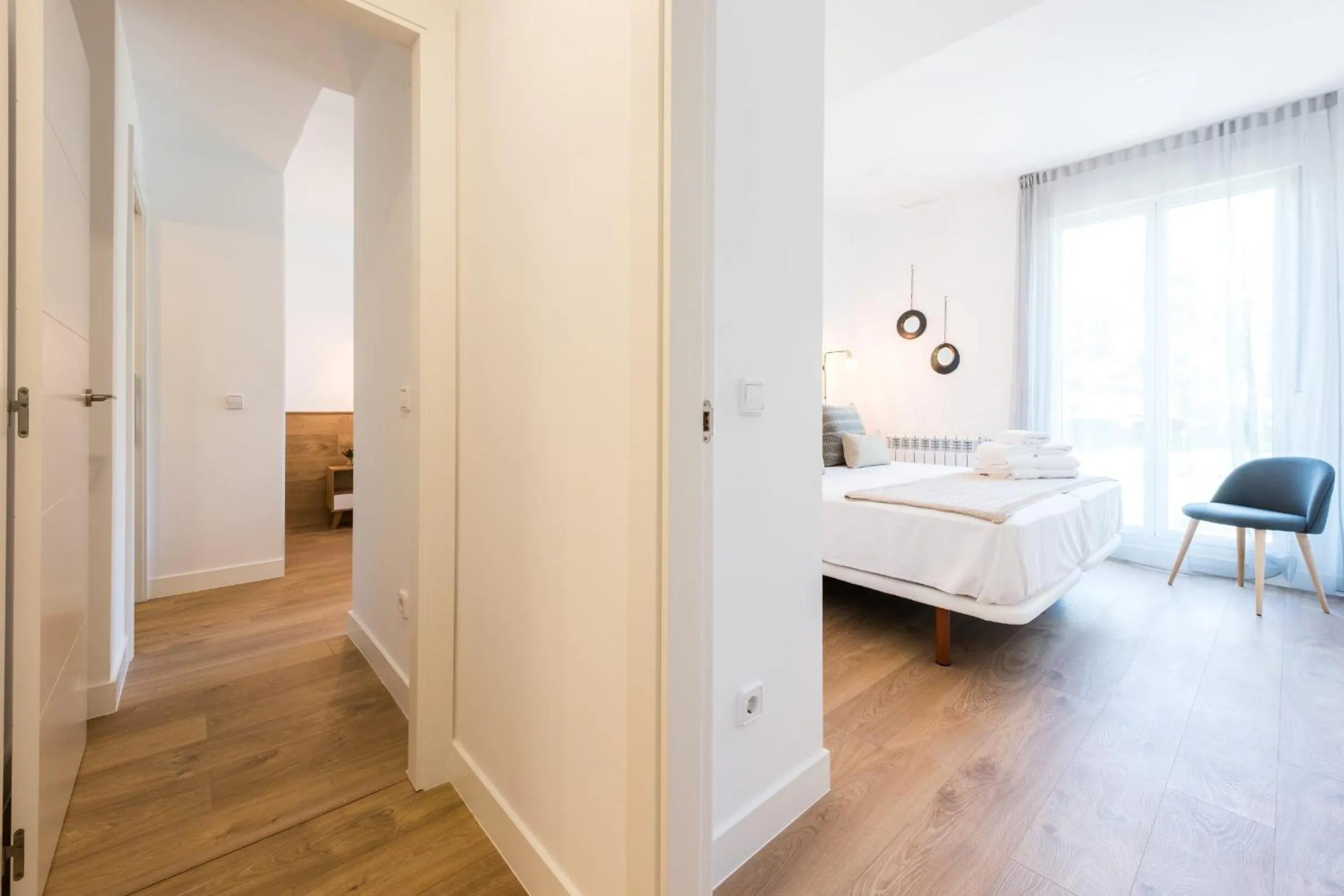 Photo of the whole room, Bed in Plaza de España Skyline