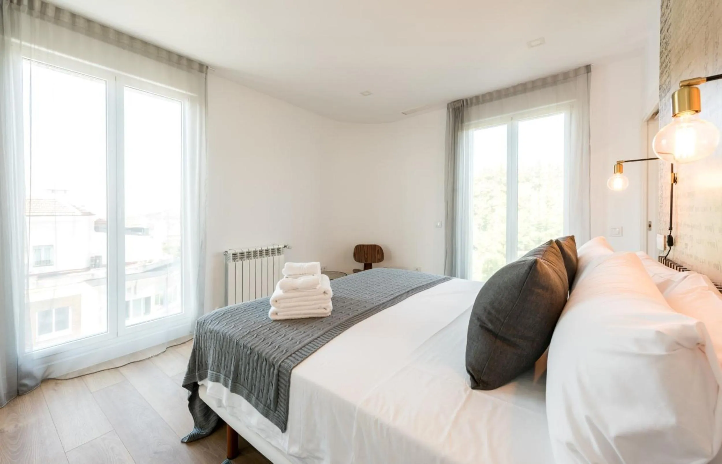 Bed in Plaza de España Skyline