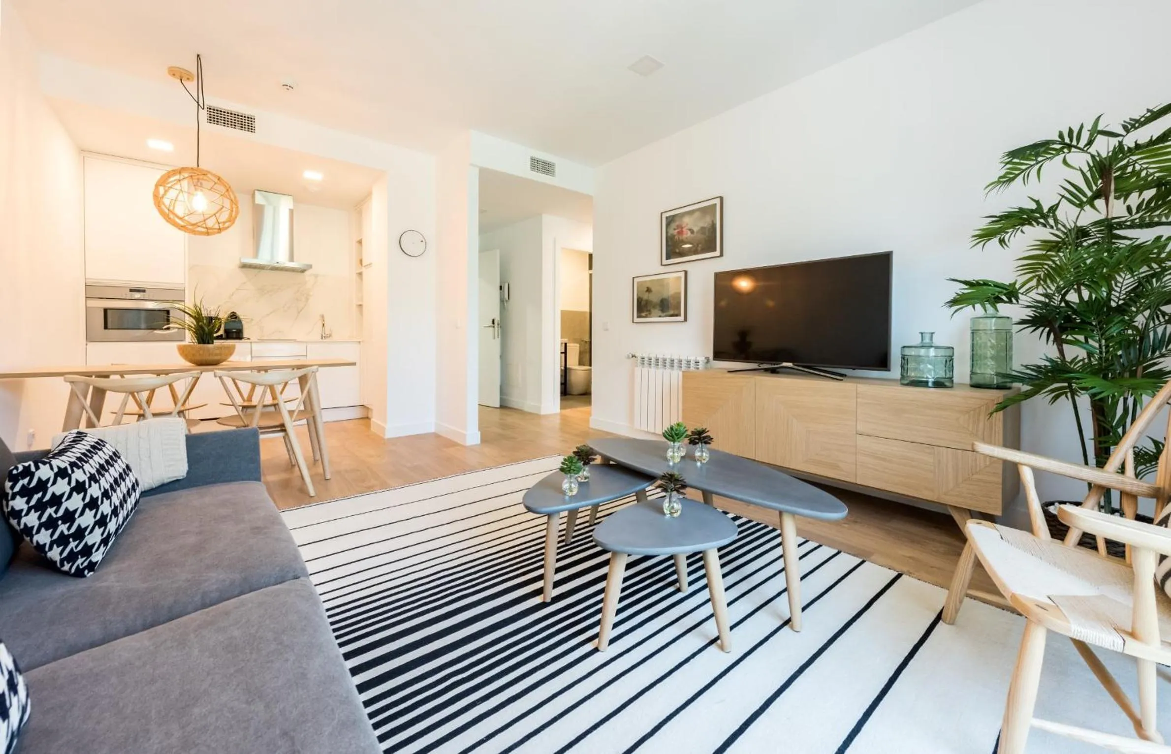 TV and multimedia in Plaza de España Skyline