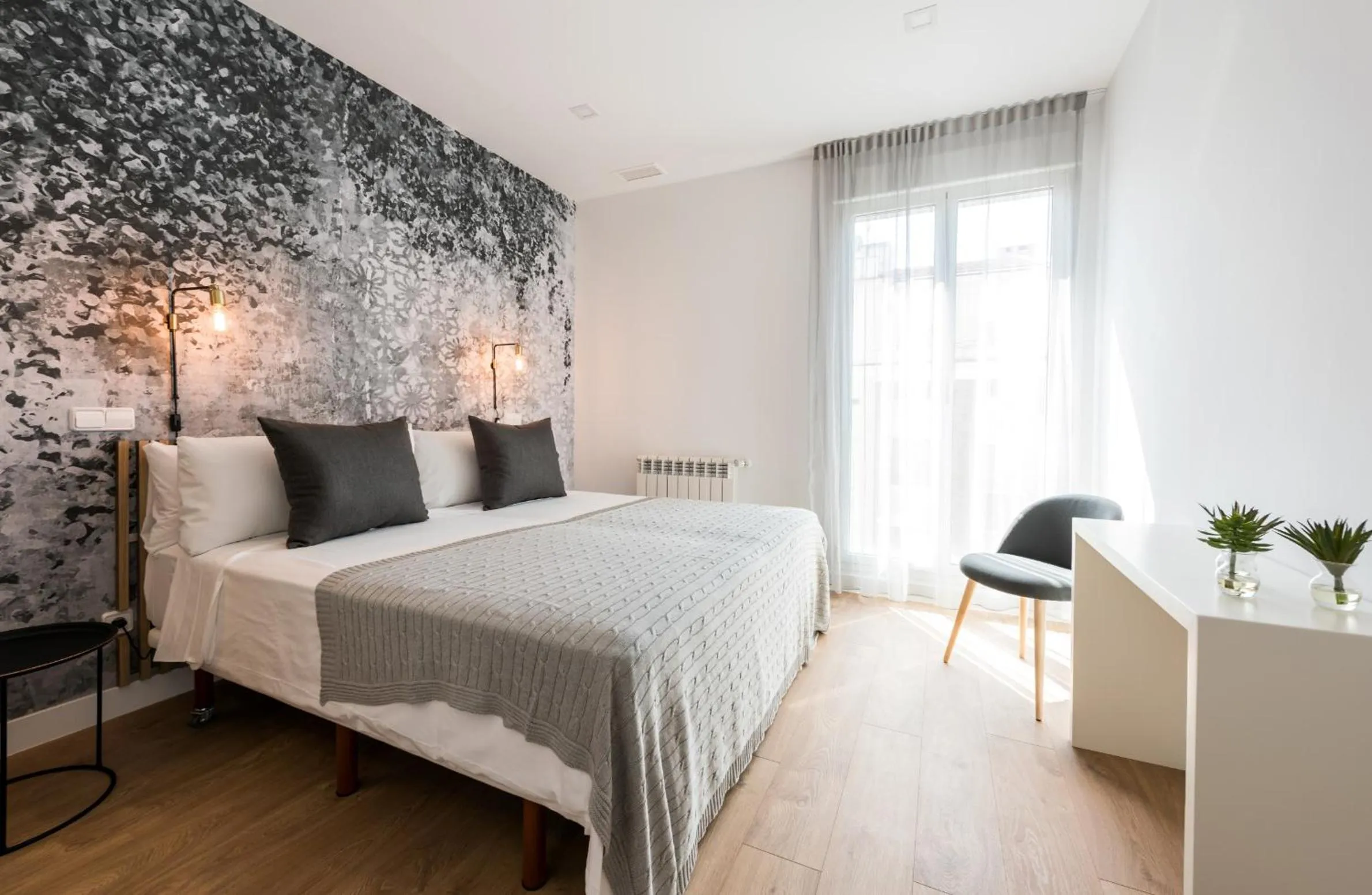 Bed in Plaza de España Skyline