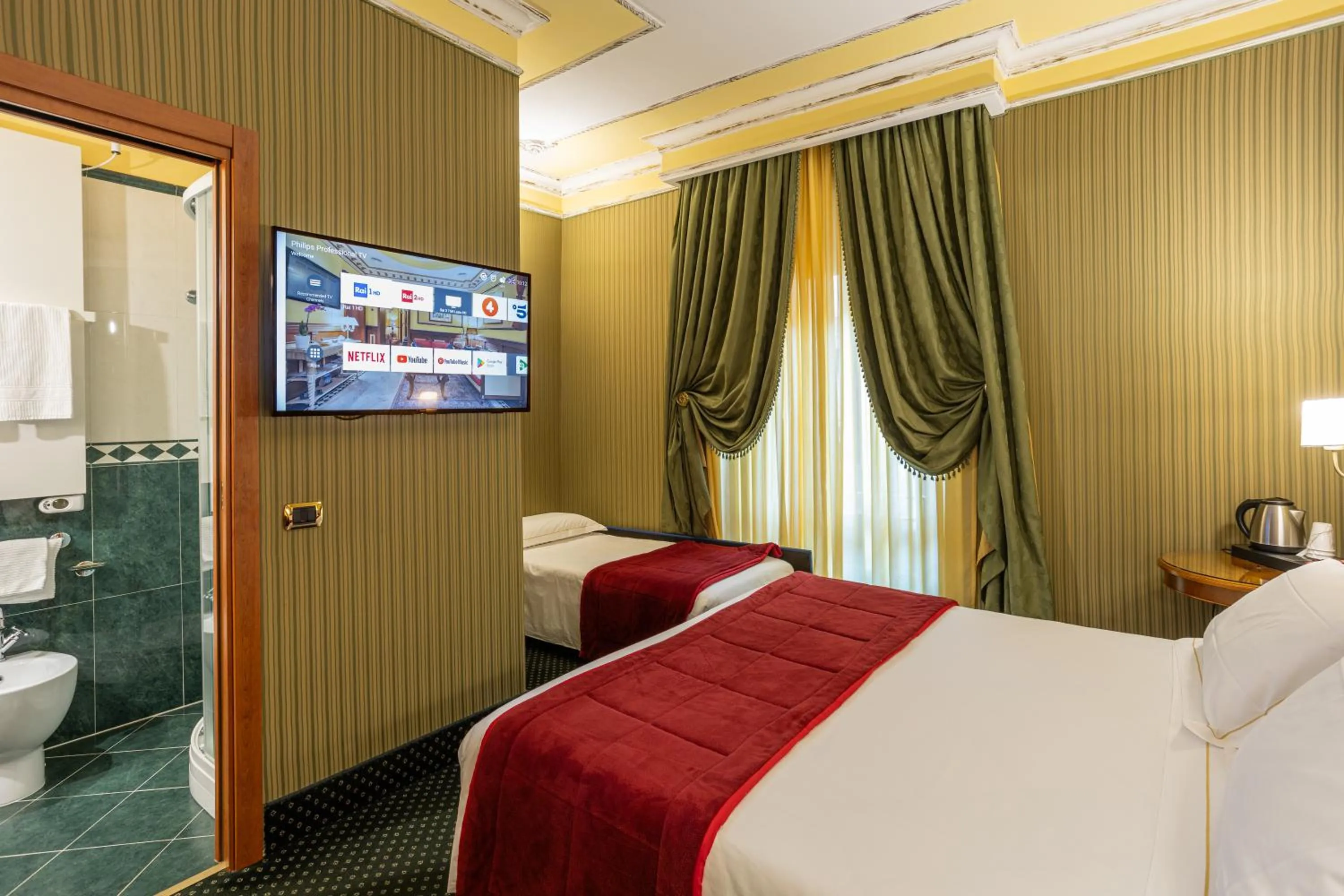 TV and multimedia, Bed in Hotel Manfredi Suite In Rome
