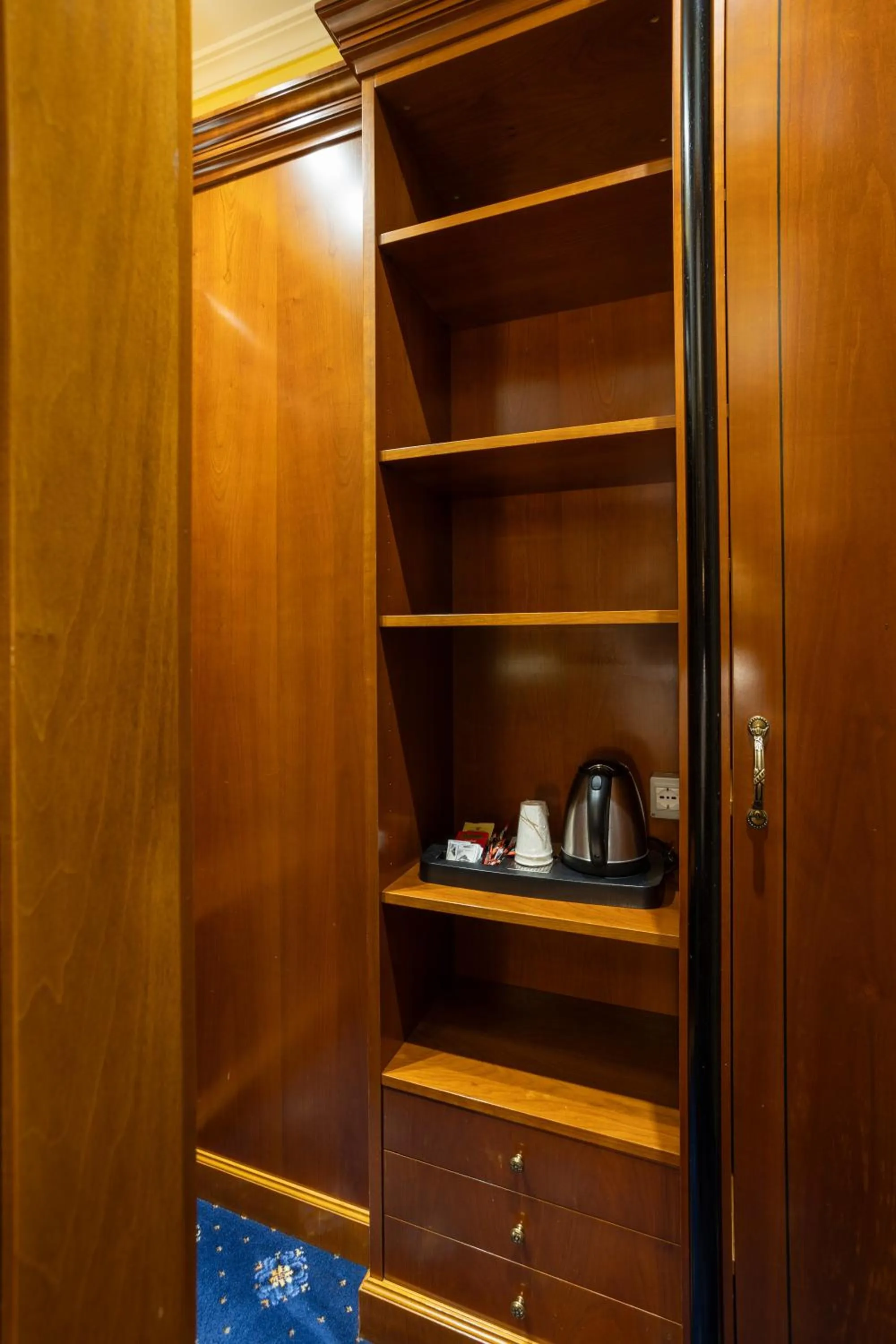 Coffee/tea facilities in Hotel Manfredi Suite In Rome