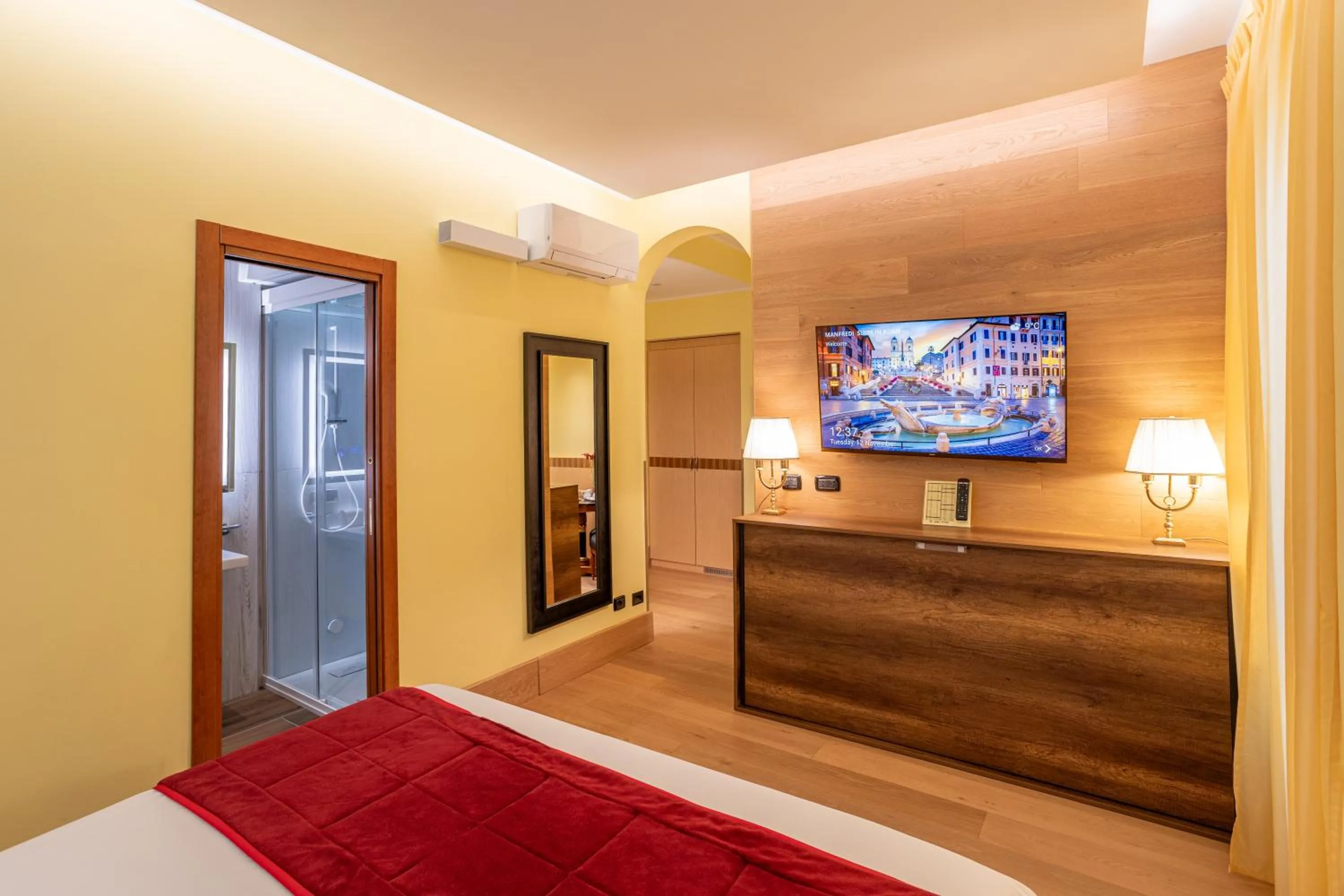 Communal lounge/ TV room, Bed in Hotel Manfredi Suite In Rome