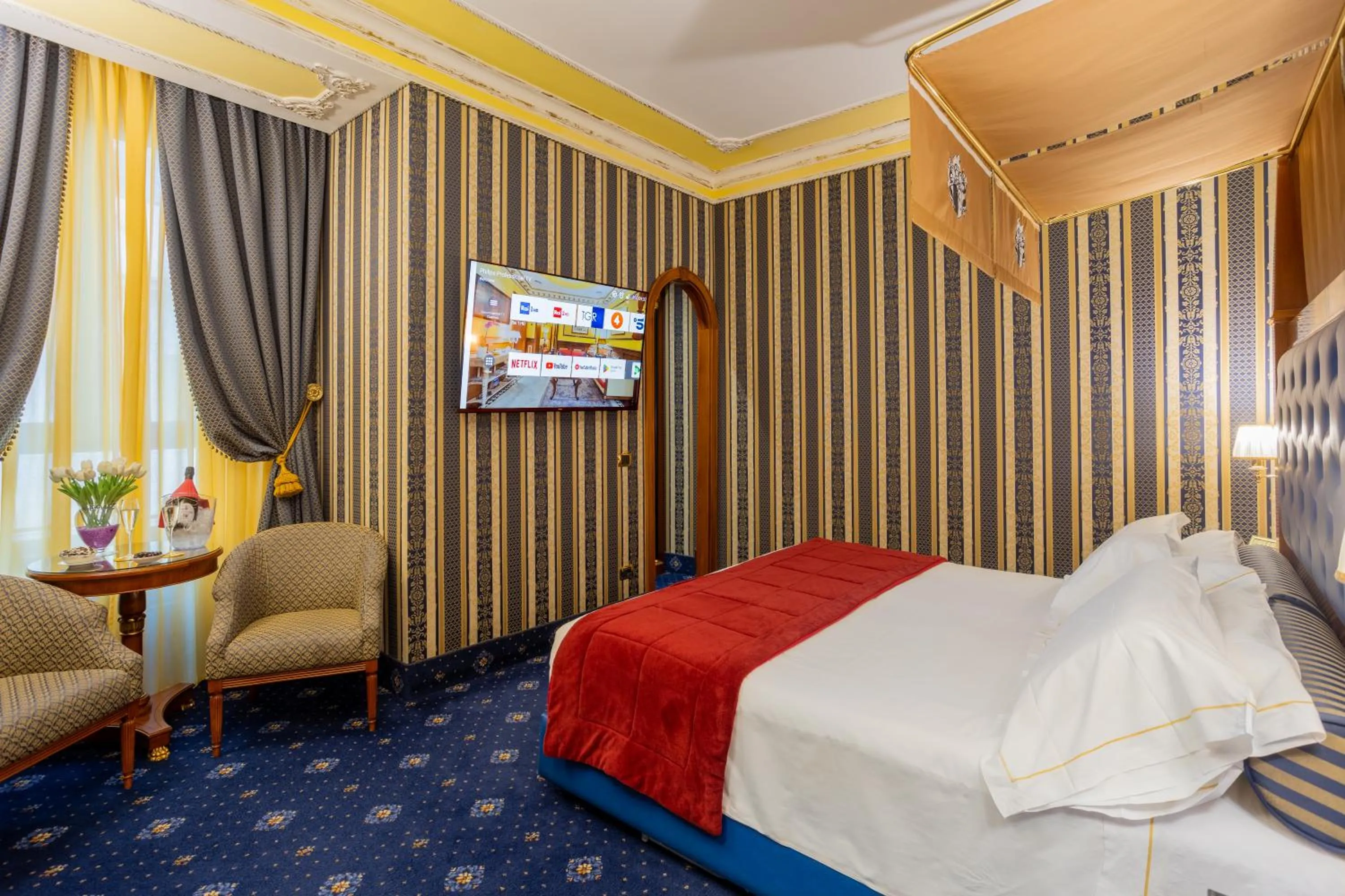 TV and multimedia, Bed in Hotel Manfredi Suite In Rome