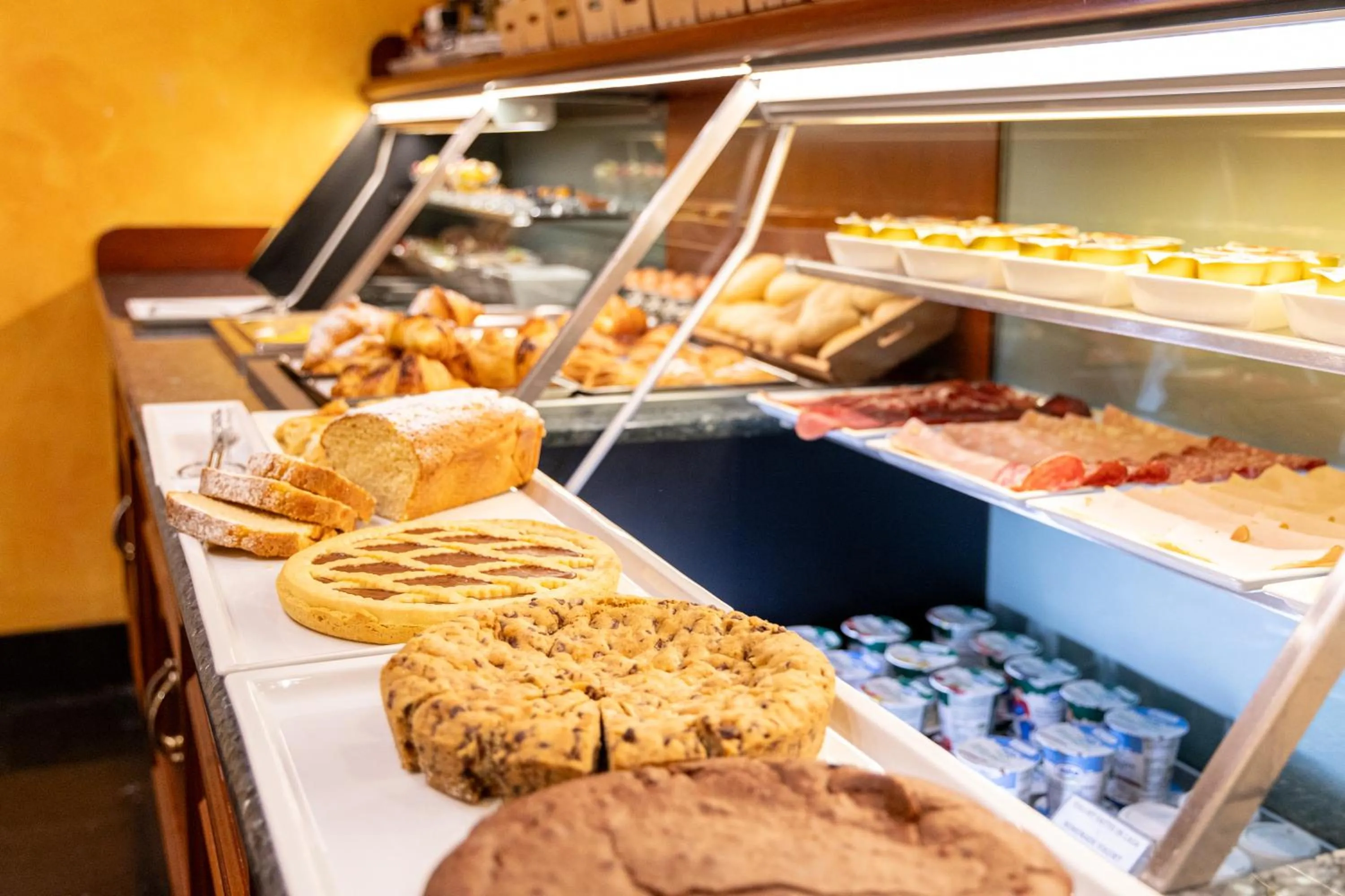 Food and drinks in Hotel Manfredi Suite In Rome