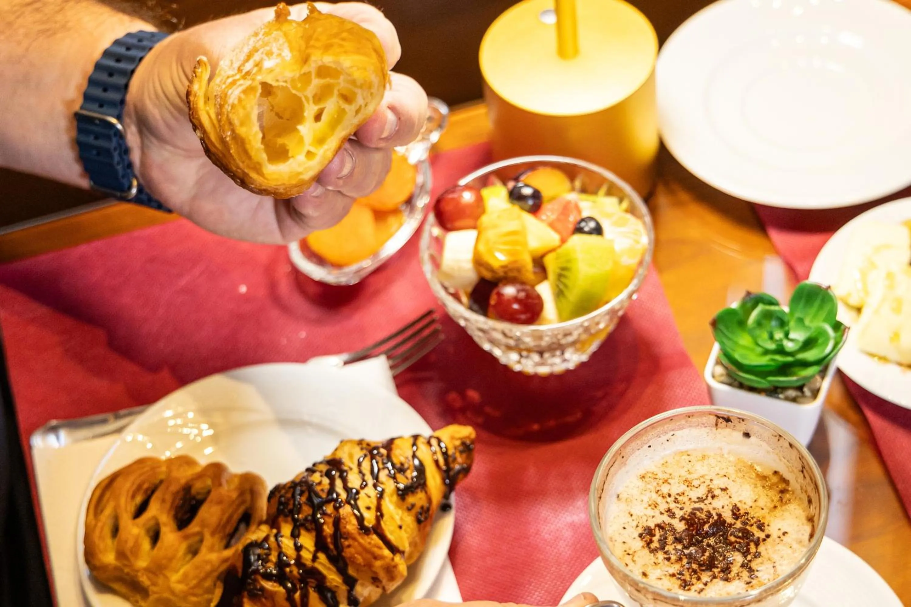 Food and drinks in Hotel Manfredi Suite In Rome