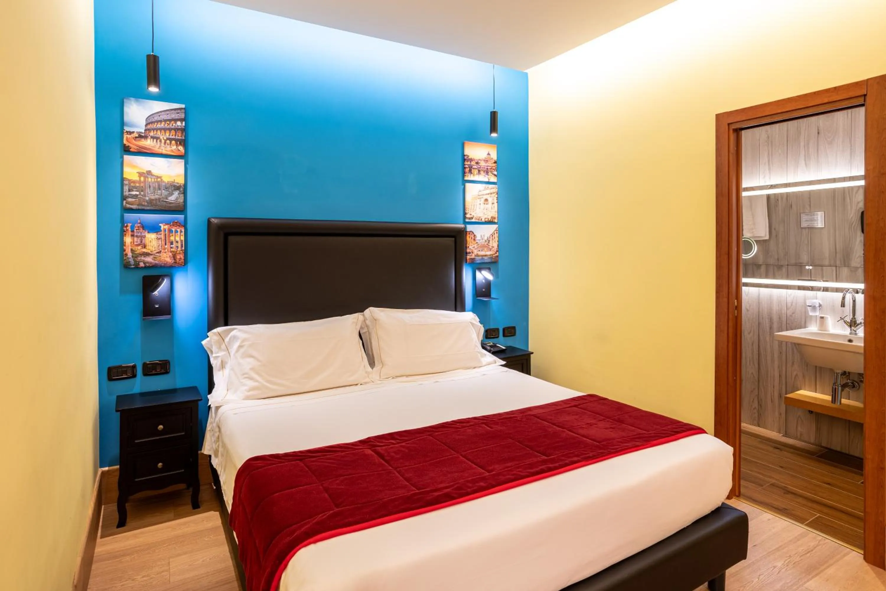 Photo of the whole room, Bed in Hotel Manfredi Suite In Rome