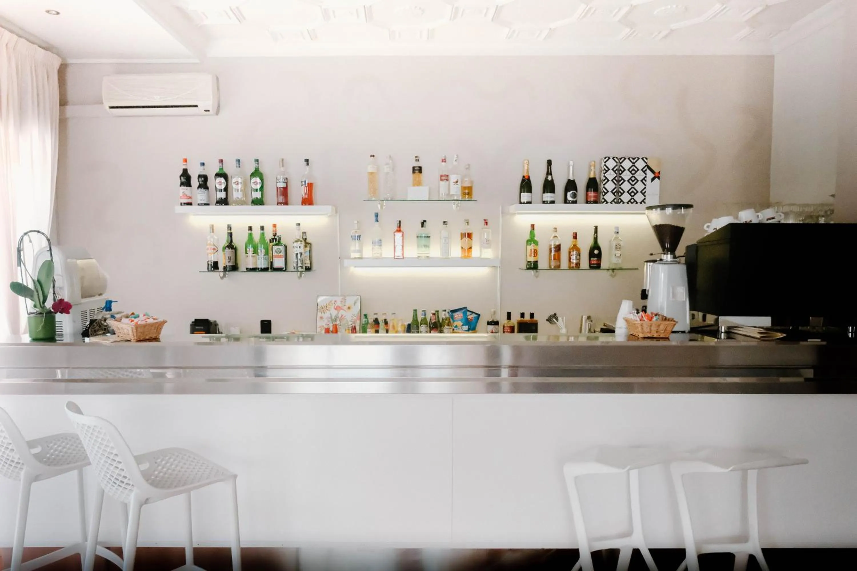 Lounge or bar in Hotel Mediterraneo Sapri