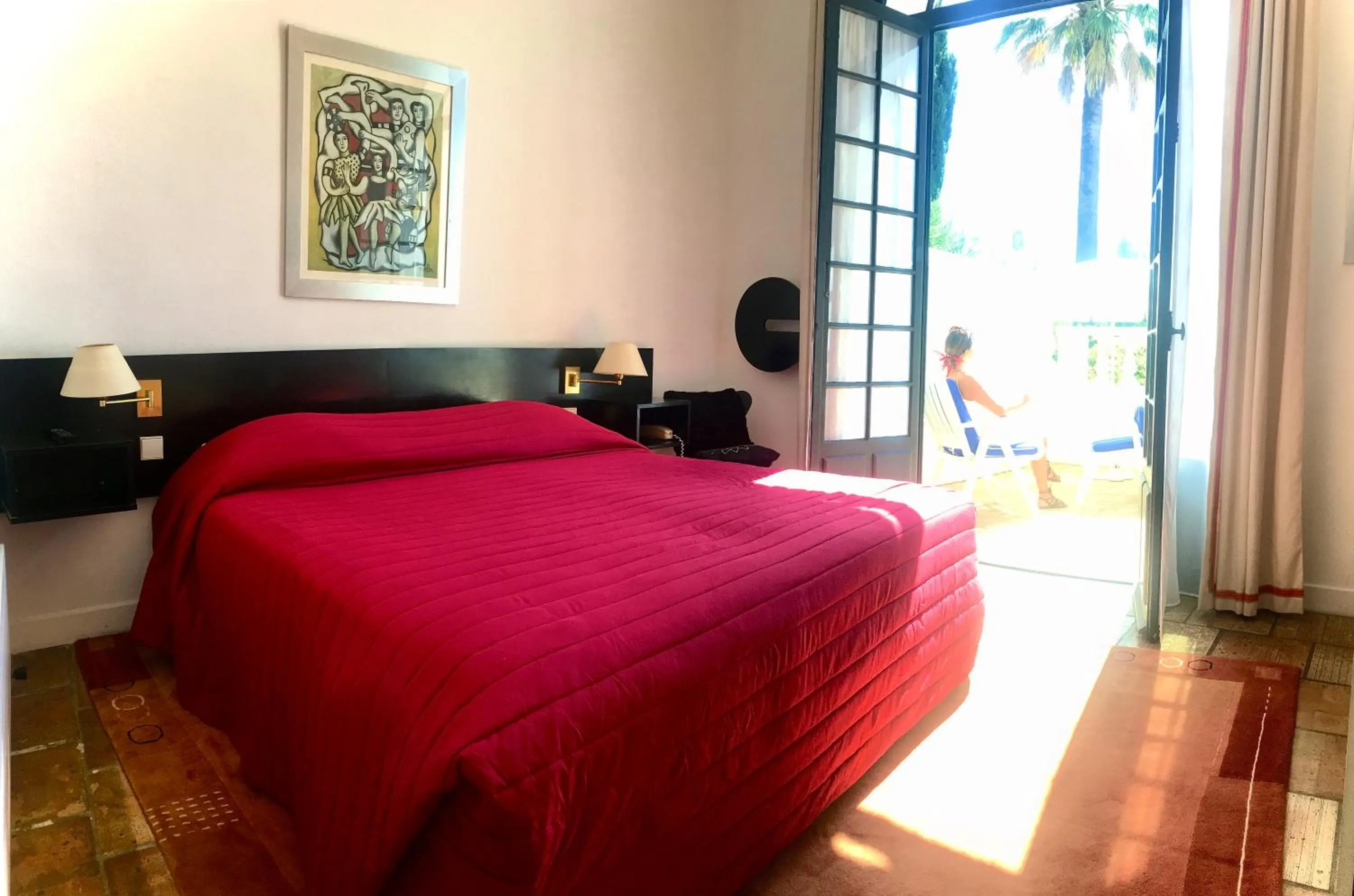 Photo of the whole room in Hotel des Mimosas