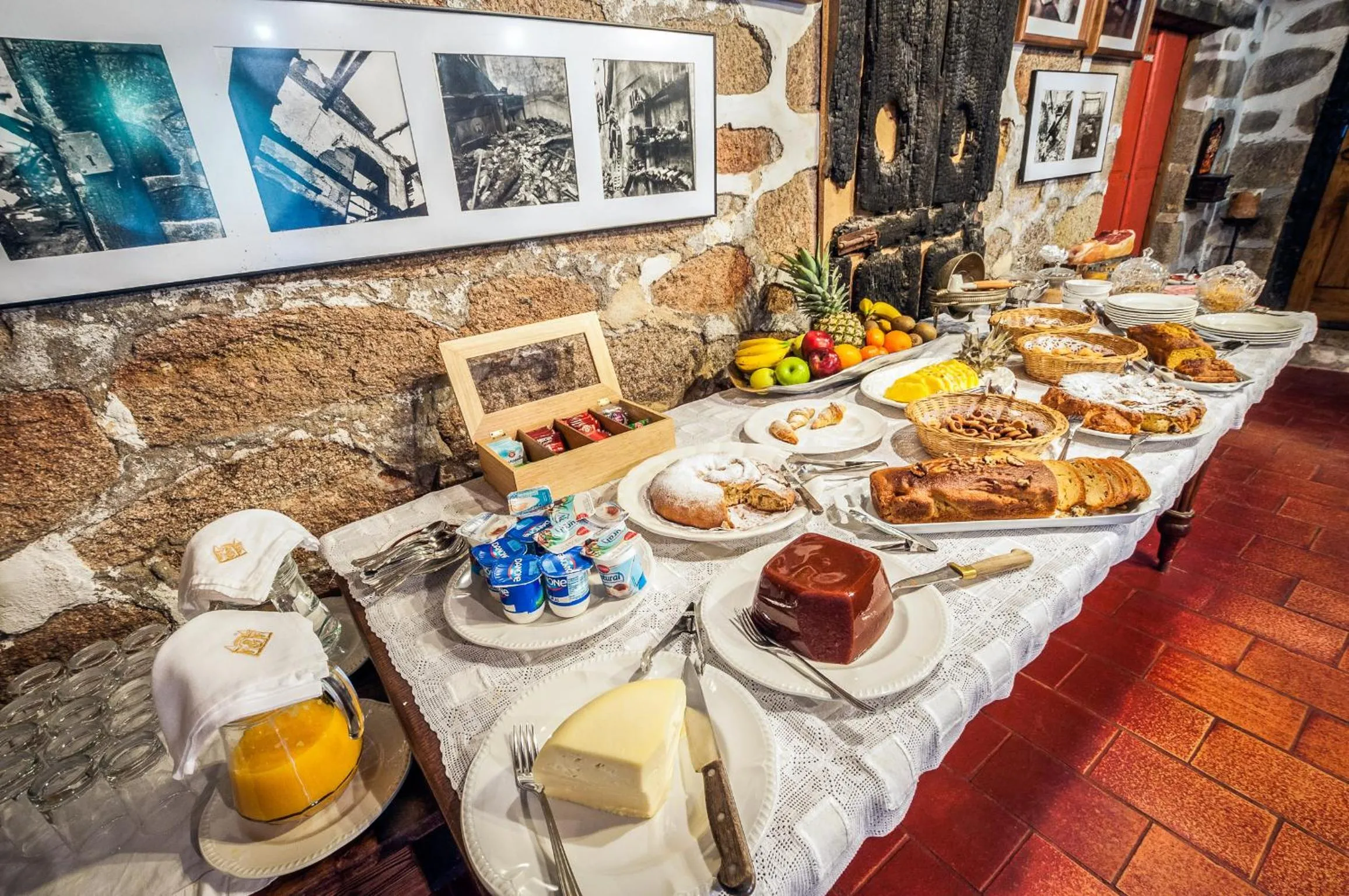 Buffet breakfast in Casa Grande de Rosende
