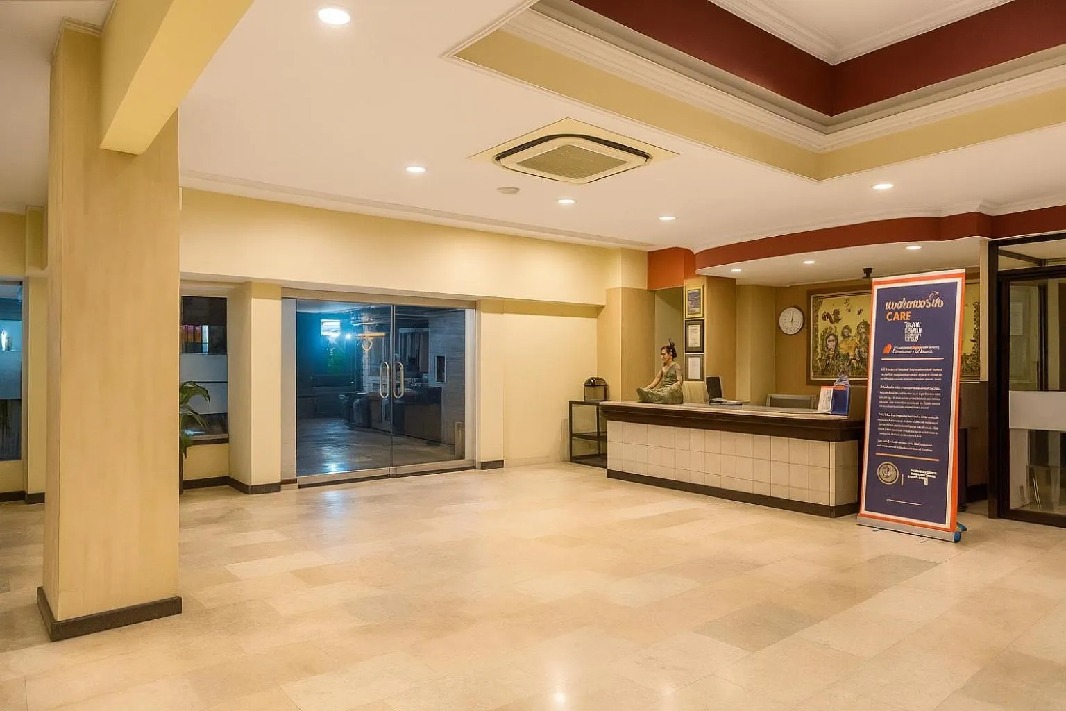Lobby or reception in Puri Saron Denpasar Hotel