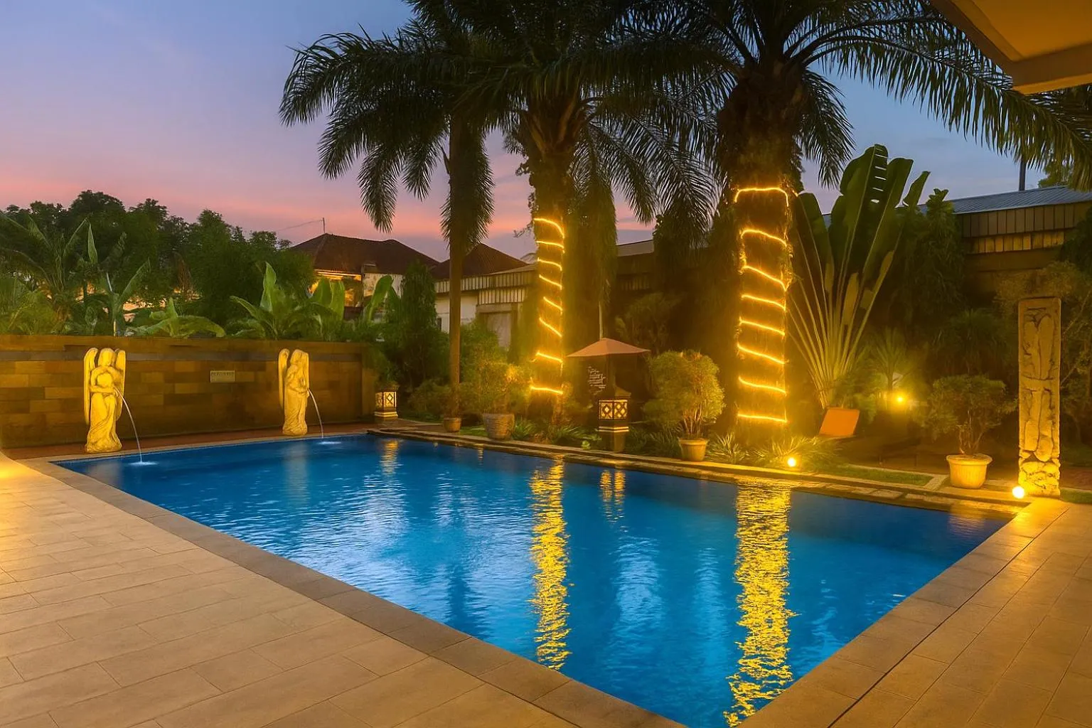 Swimming pool in Puri Saron Denpasar Hotel